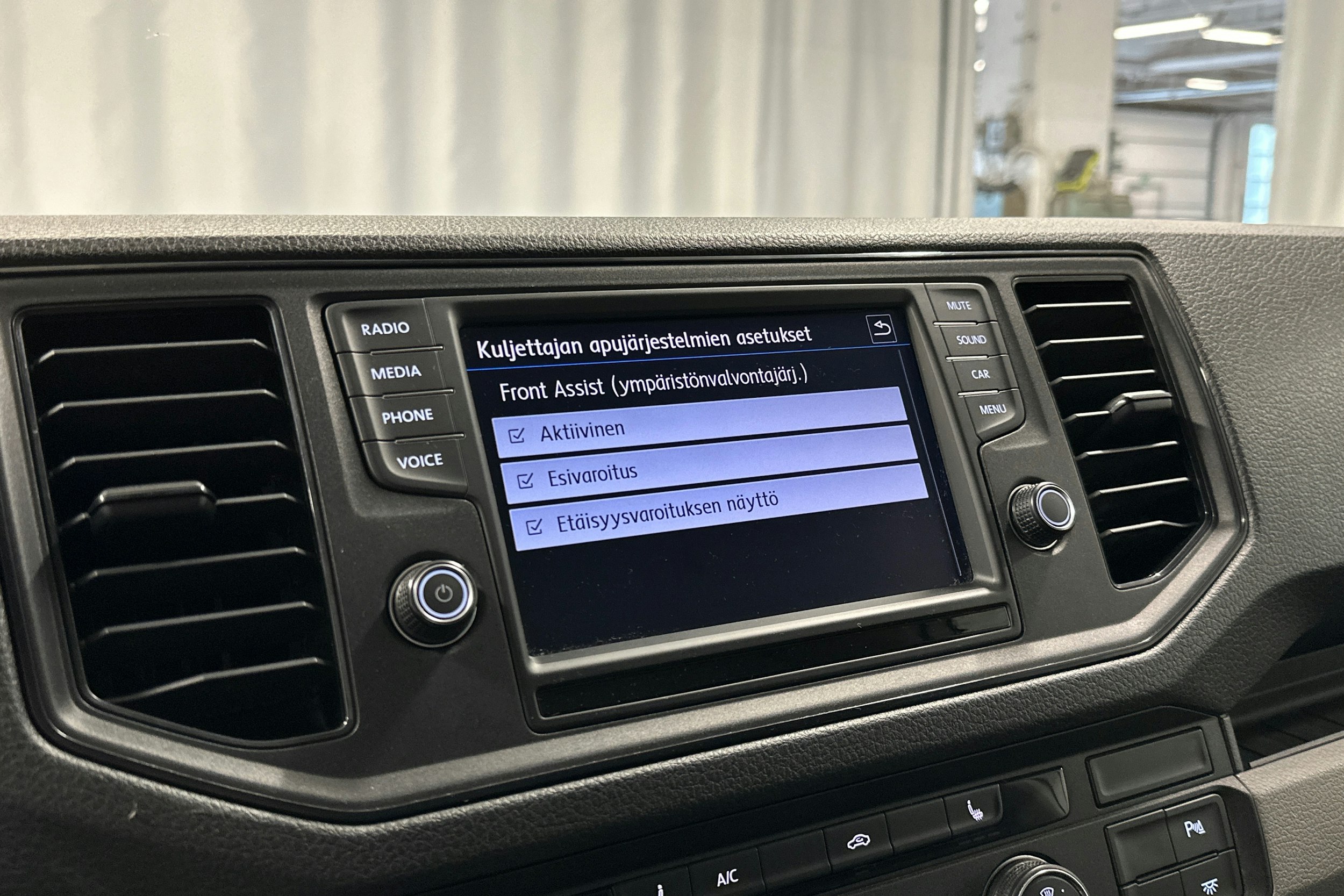 valkoinen Volkswagen Crafter 2017 kuva 14.