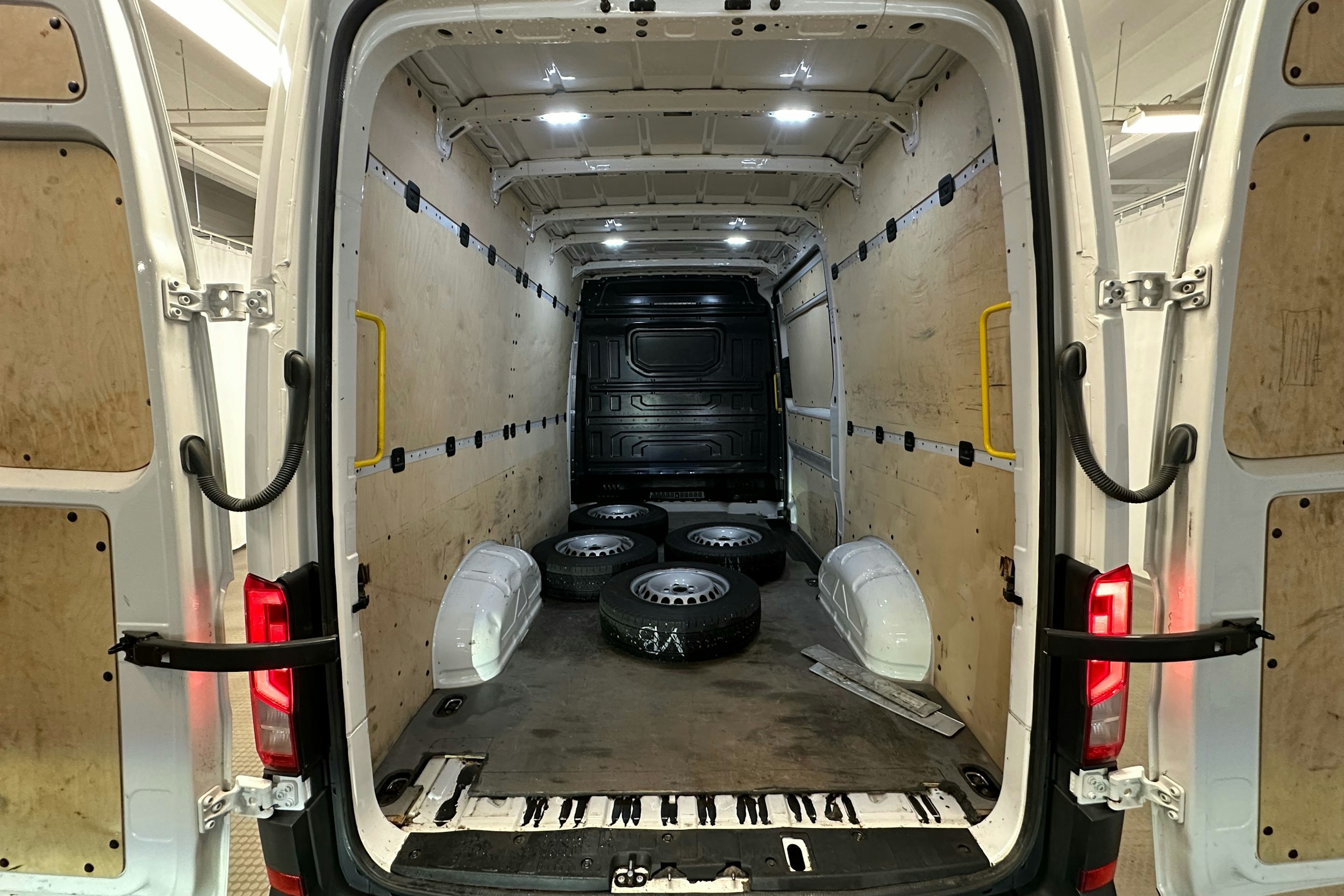 valkoinen Volkswagen Crafter 2017 kuva 18.