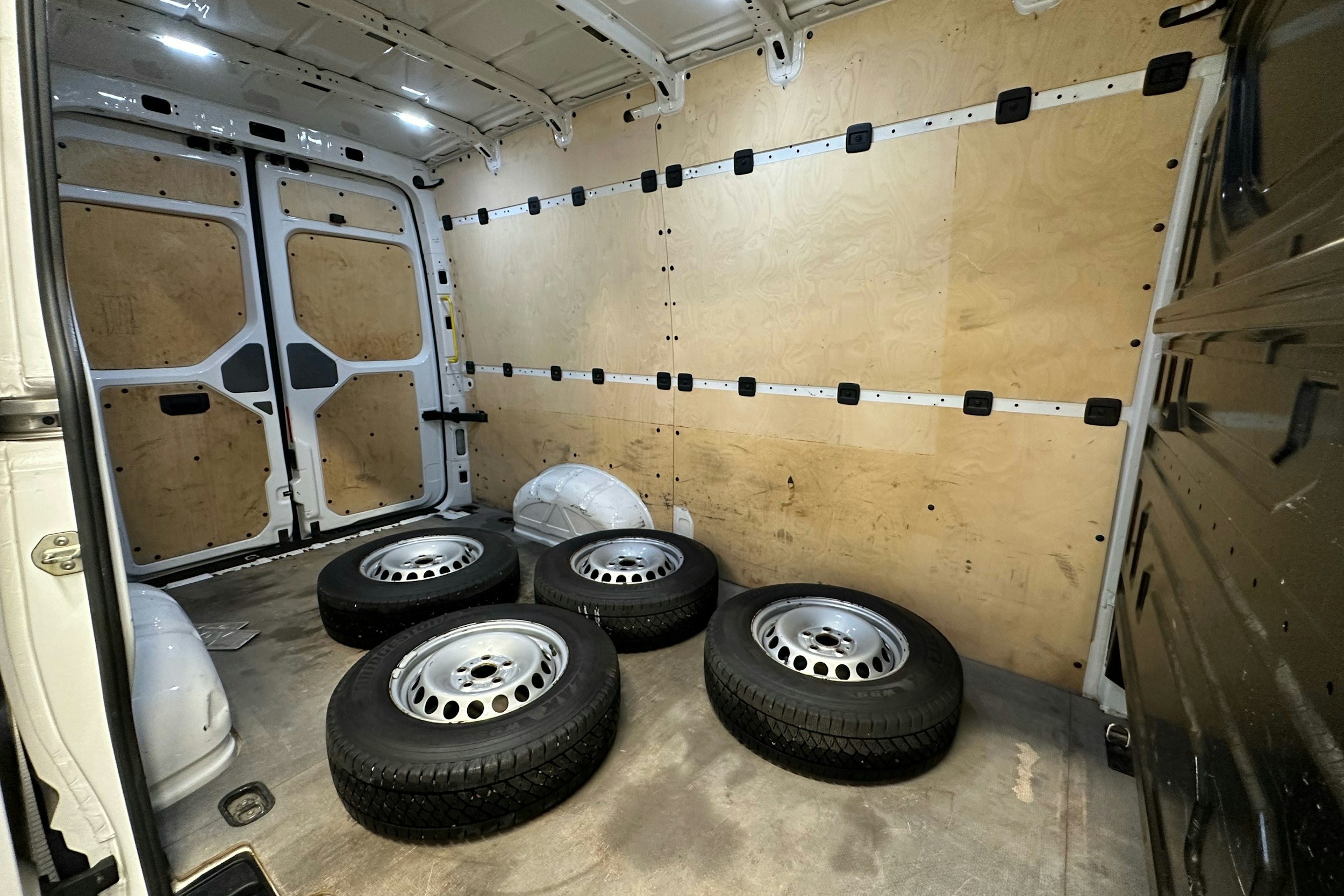 valkoinen Volkswagen Crafter 2017 kuva 19.