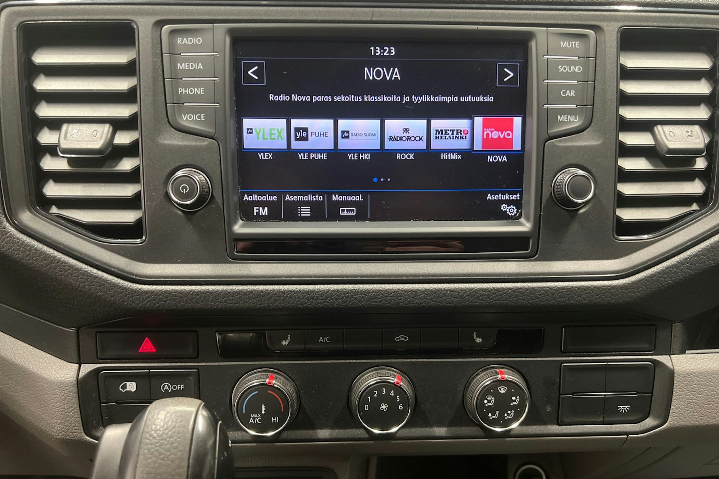 Valkoinen Volkswagen CRAFTER 2017 kuva 15.