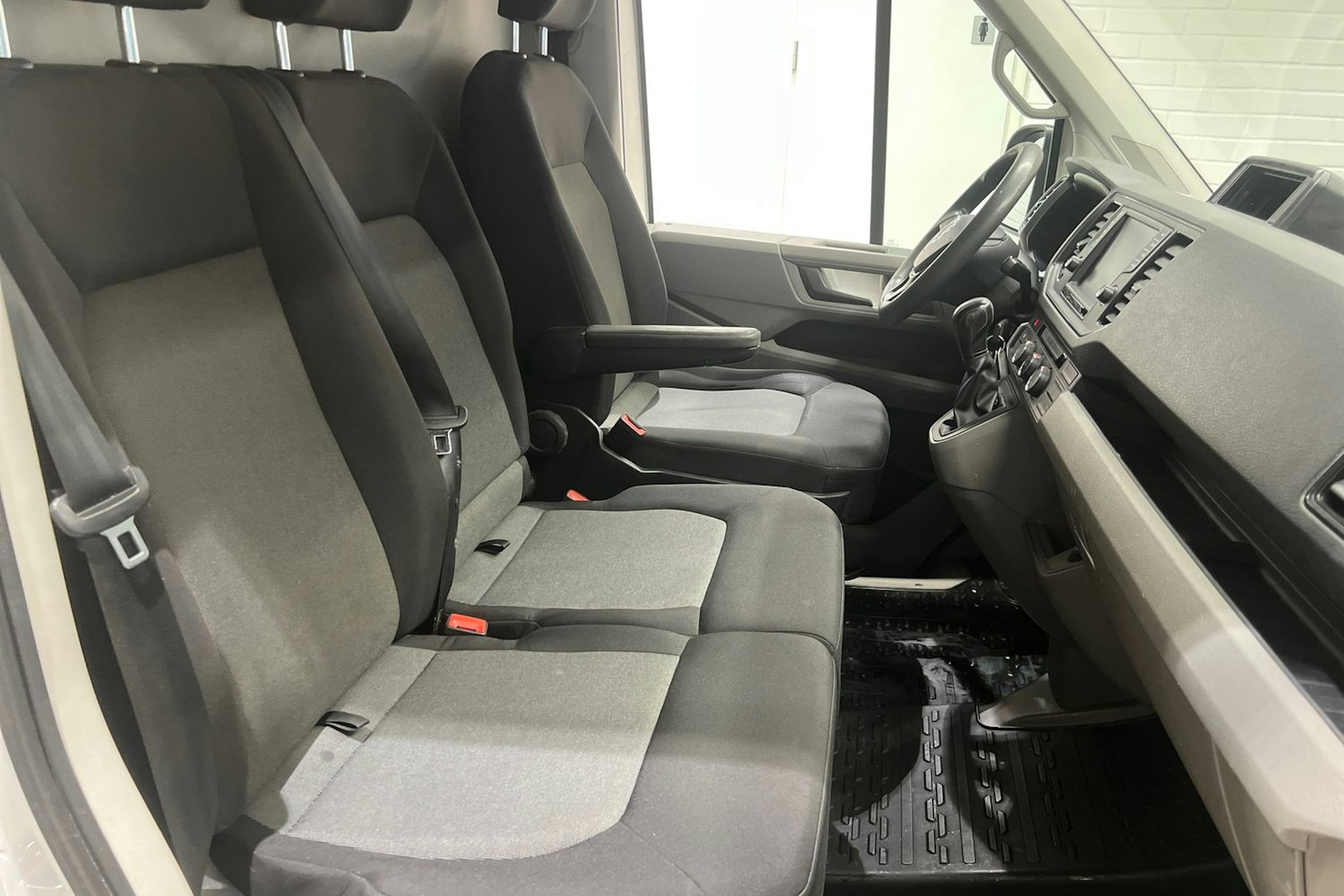 Valkoinen Volkswagen CRAFTER 2017 kuva 19.