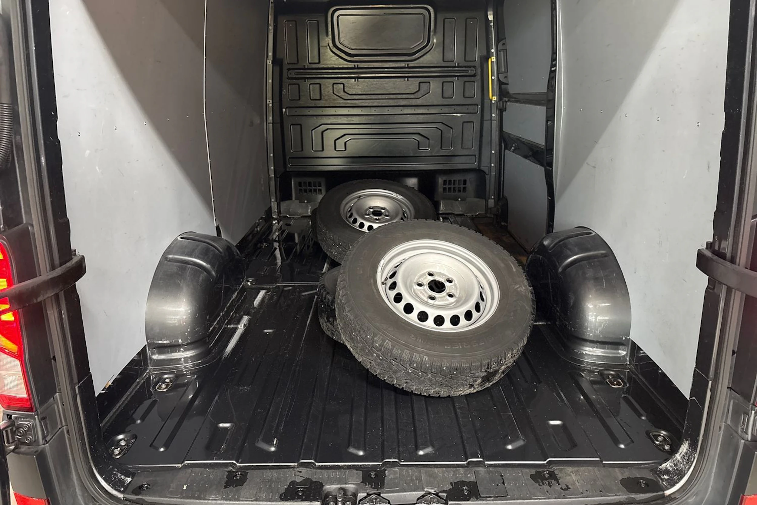 Harmaa Volkswagen CRAFTER 2017 kuva 13.
