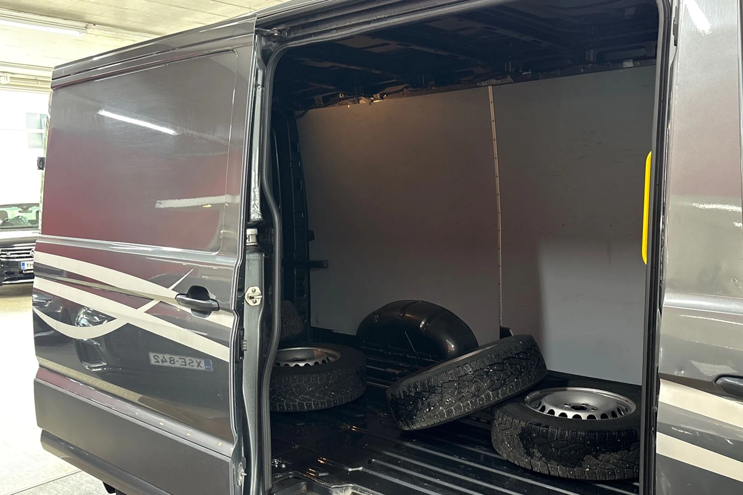Harmaa Volkswagen CRAFTER 2017 kuva 15.