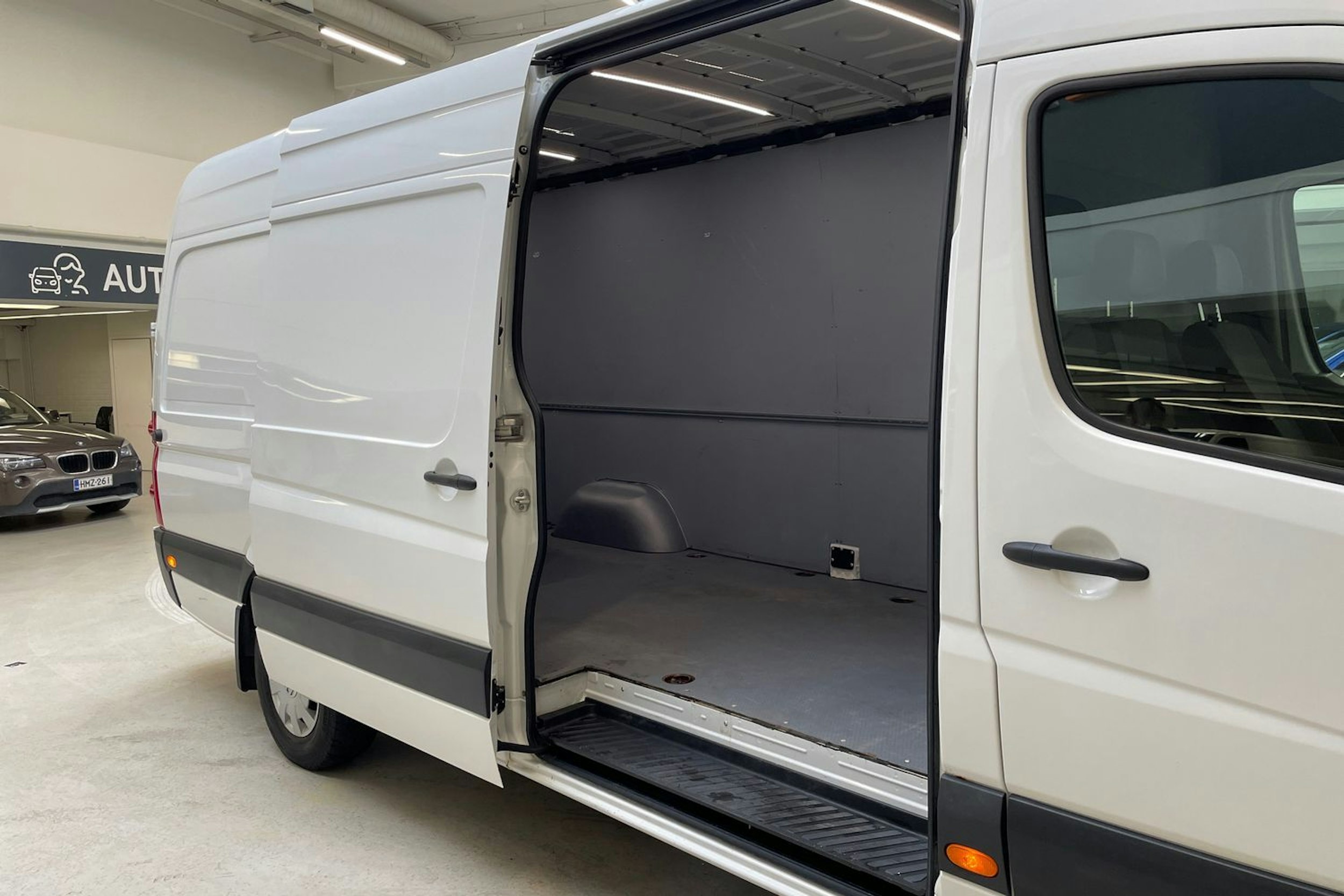 valkoinen Volkswagen Crafter 2017 kuva 10.