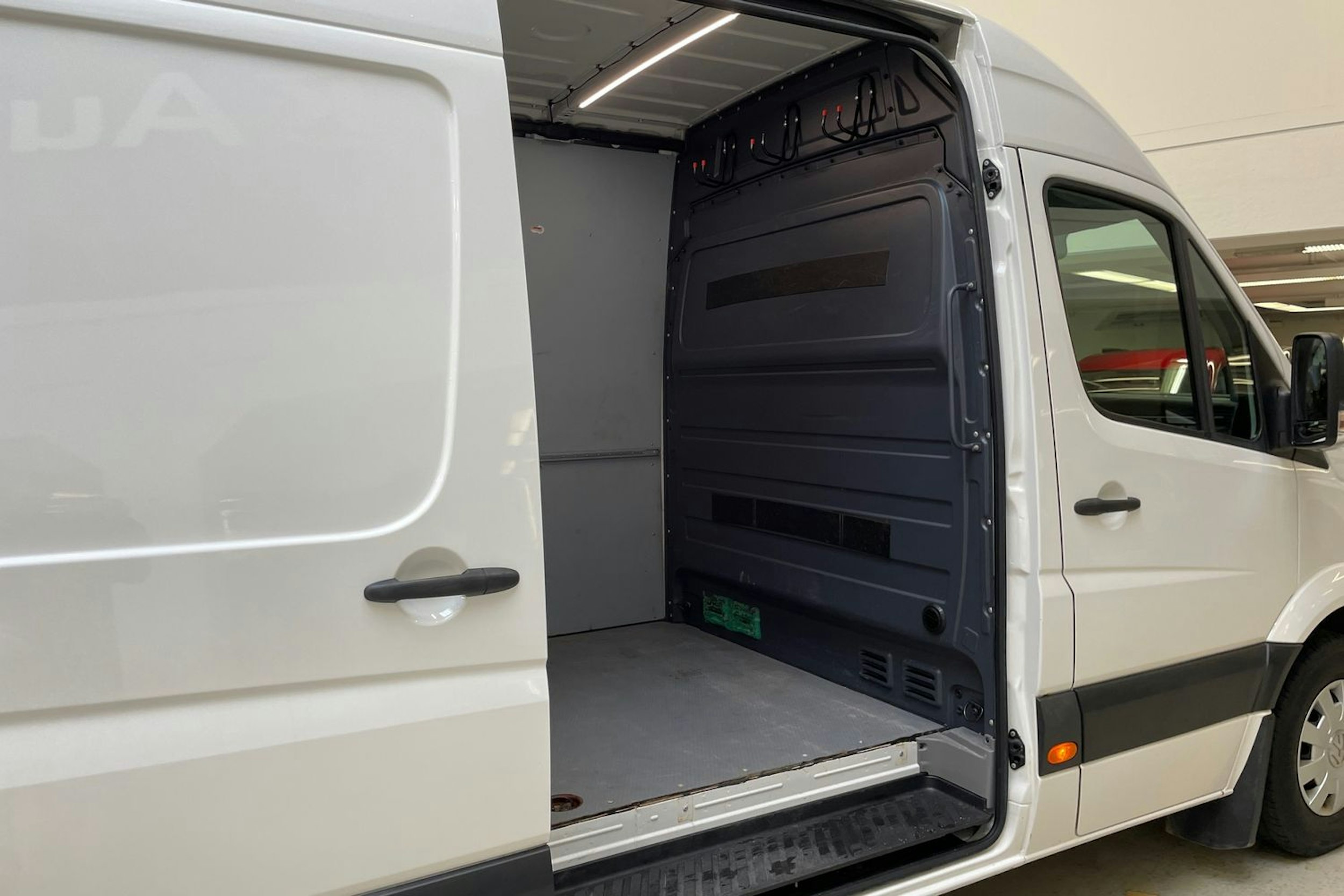 valkoinen Volkswagen Crafter 2017 kuva 11.