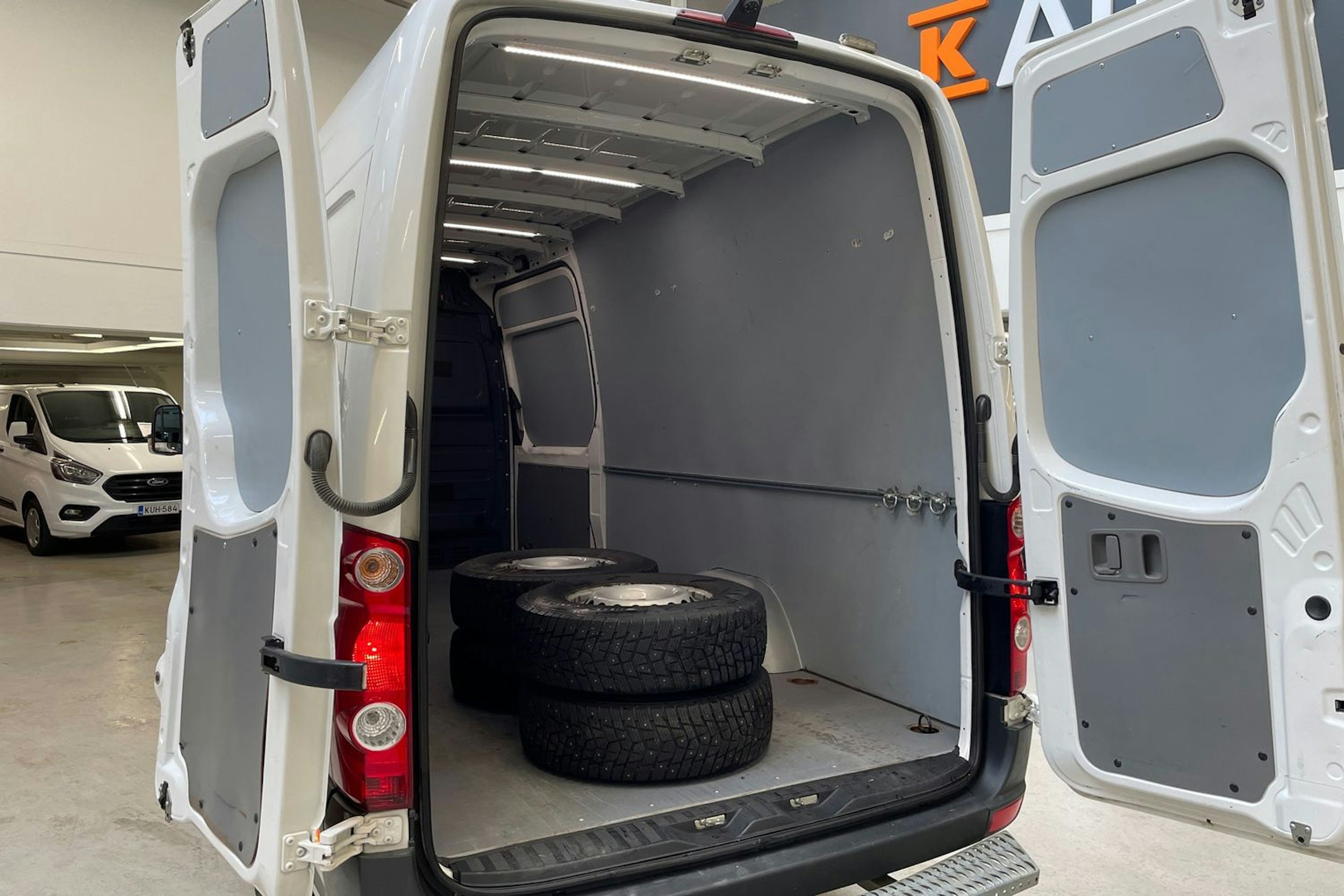valkoinen Volkswagen Crafter 2017 kuva 12.