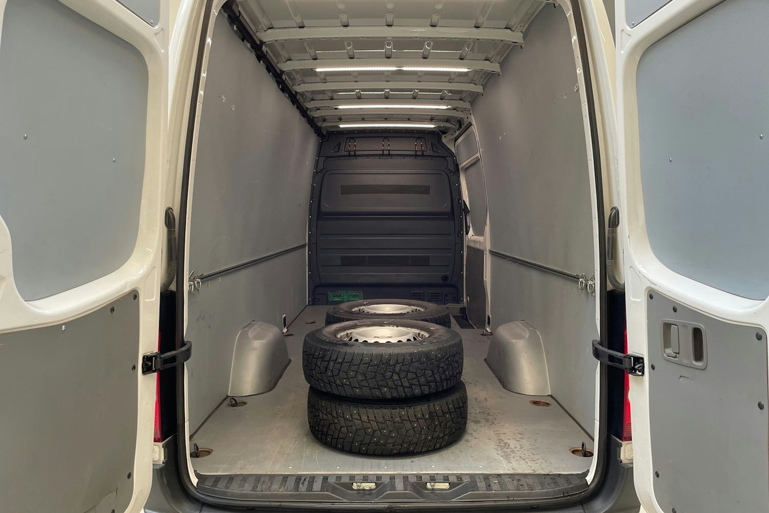 valkoinen Volkswagen Crafter 2017 kuva 13.