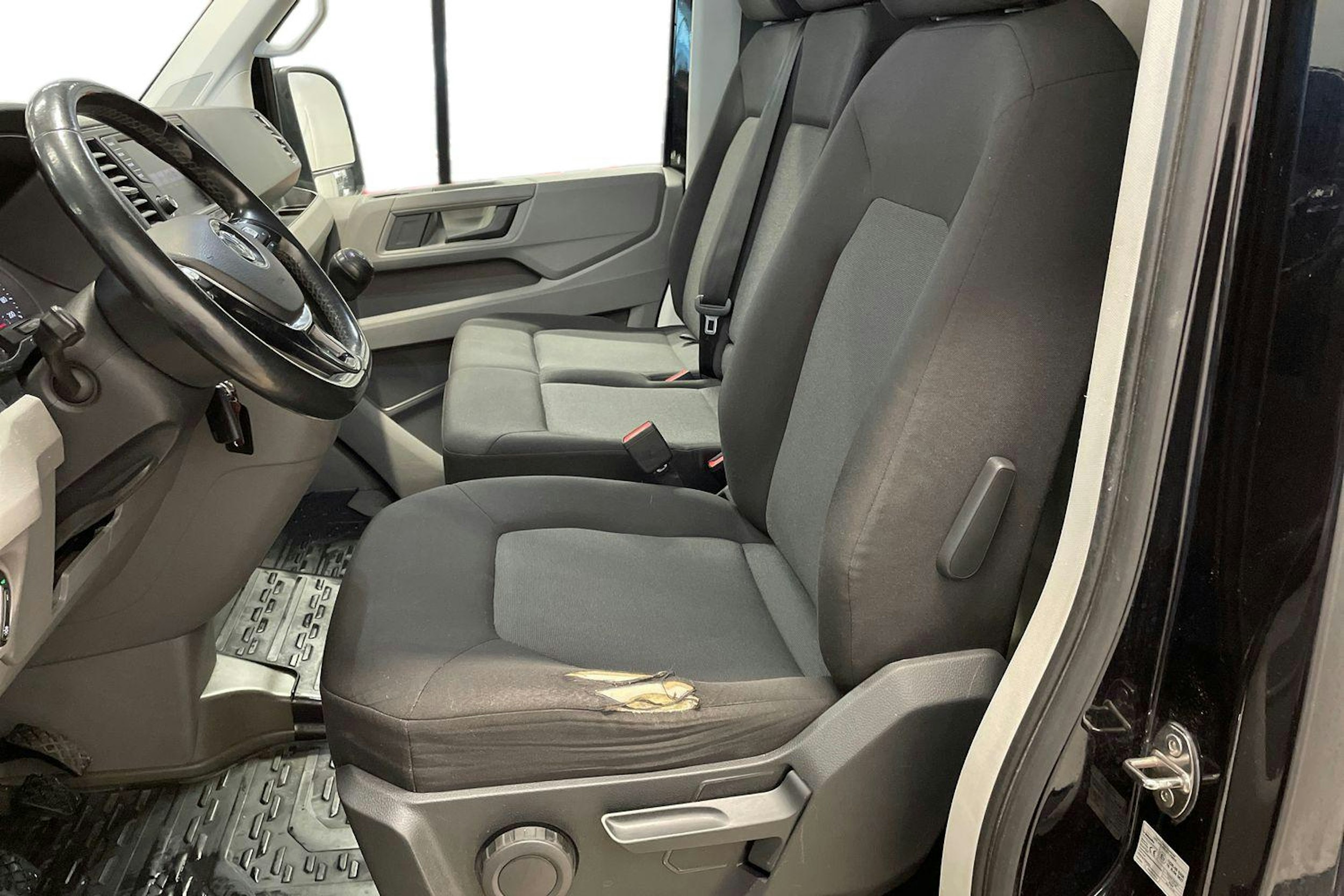 Musta Volkswagen CRAFTER 2017 kuva 10.