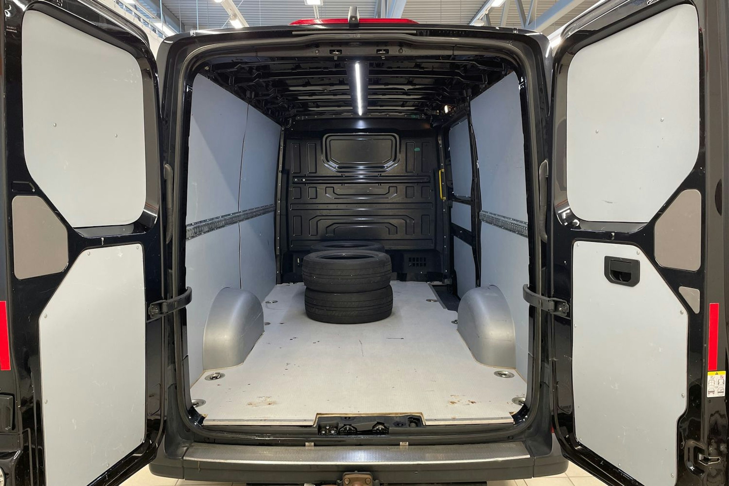 Musta Volkswagen CRAFTER 2017 kuva 17.