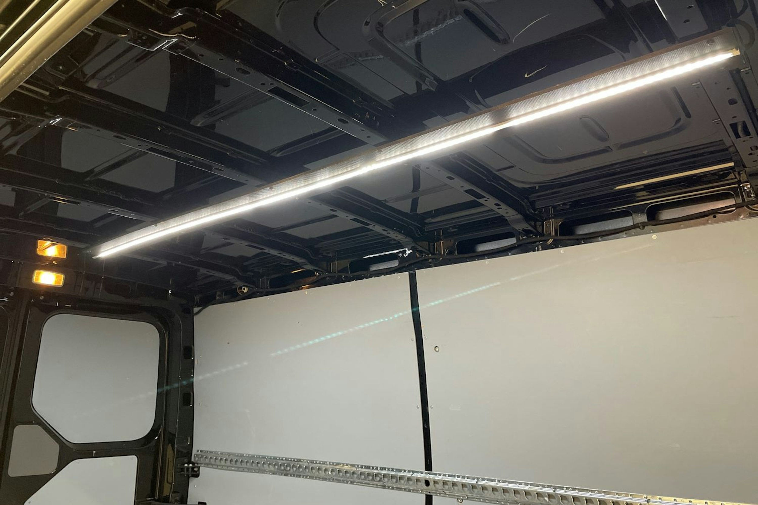 Musta Volkswagen CRAFTER 2017 kuva 22.