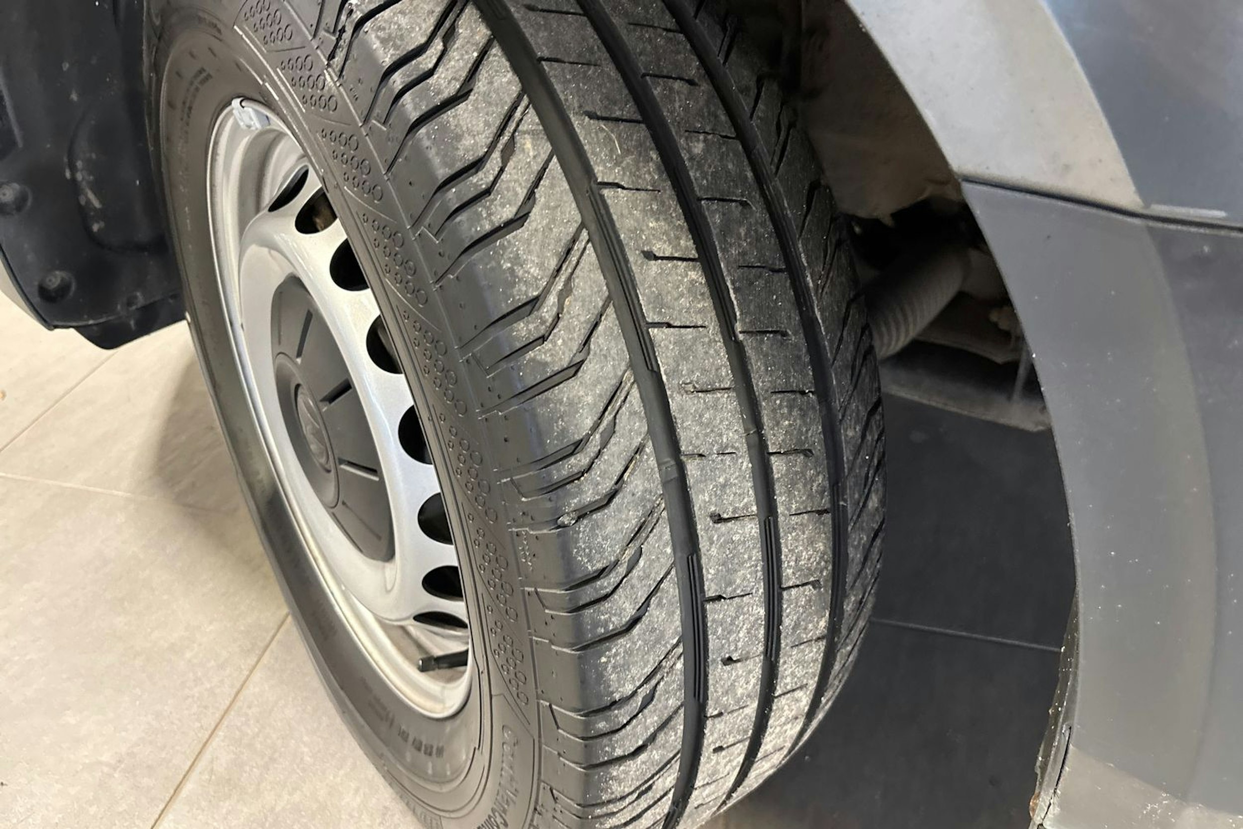 harmaa Volkswagen Crafter 2017 kuva 13.