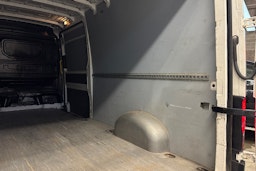 valkoinen Volkswagen Crafter 2017 kuva 15.