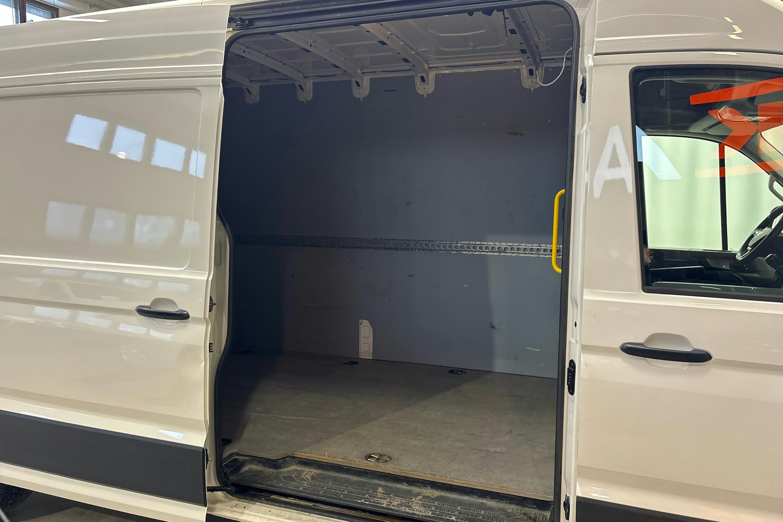 valkoinen Volkswagen Crafter 2017 kuva 16.