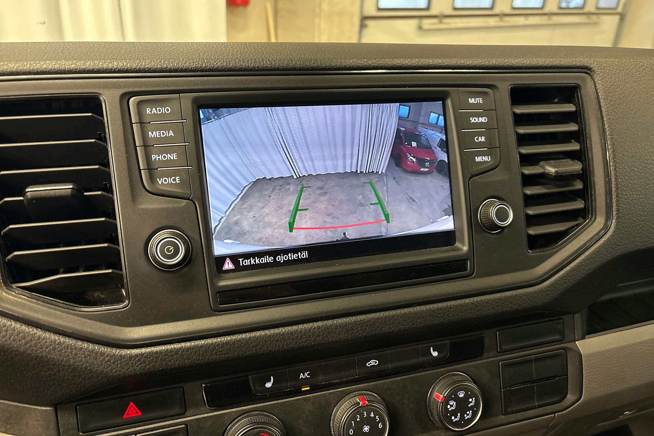 valkoinen Volkswagen Crafter 2017 kuva 17.