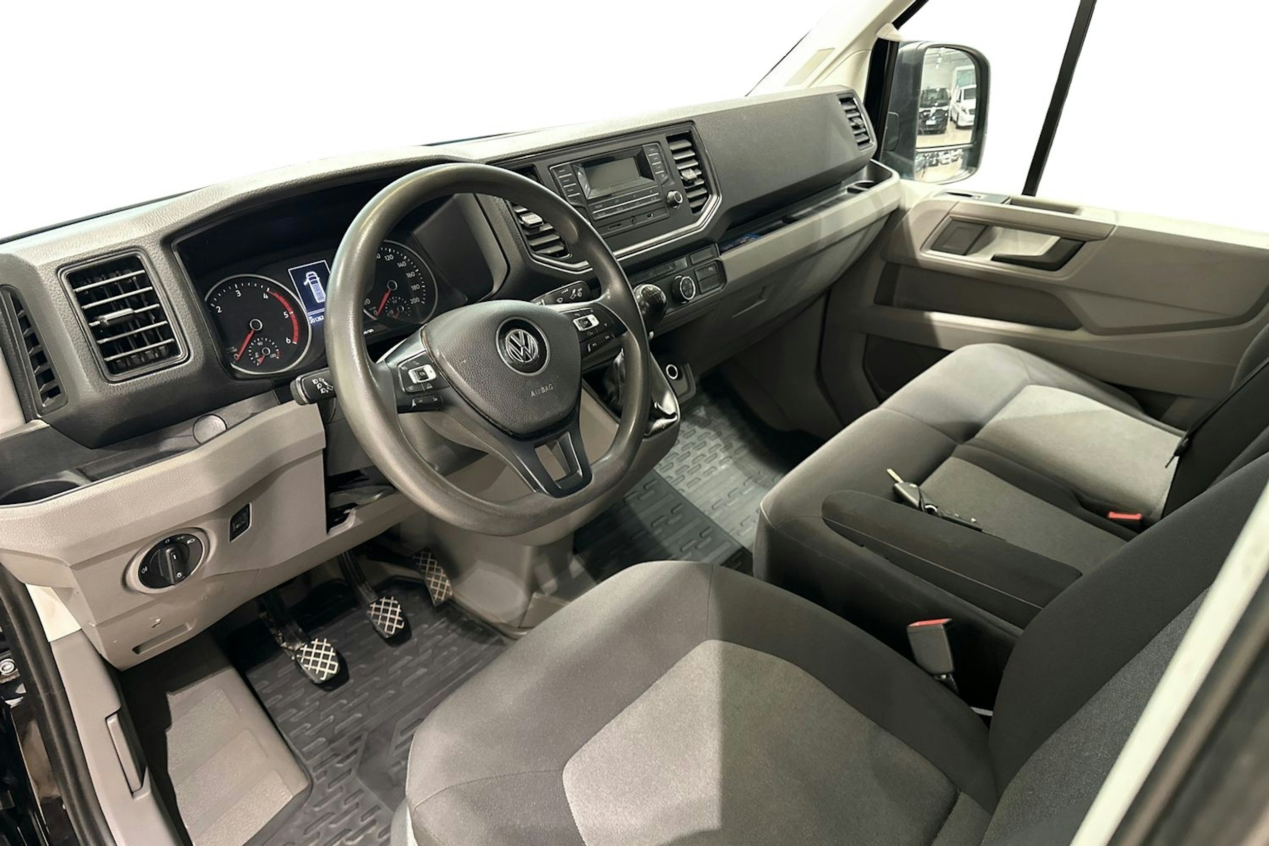 musta Volkswagen Crafter 2017 kuva 6.