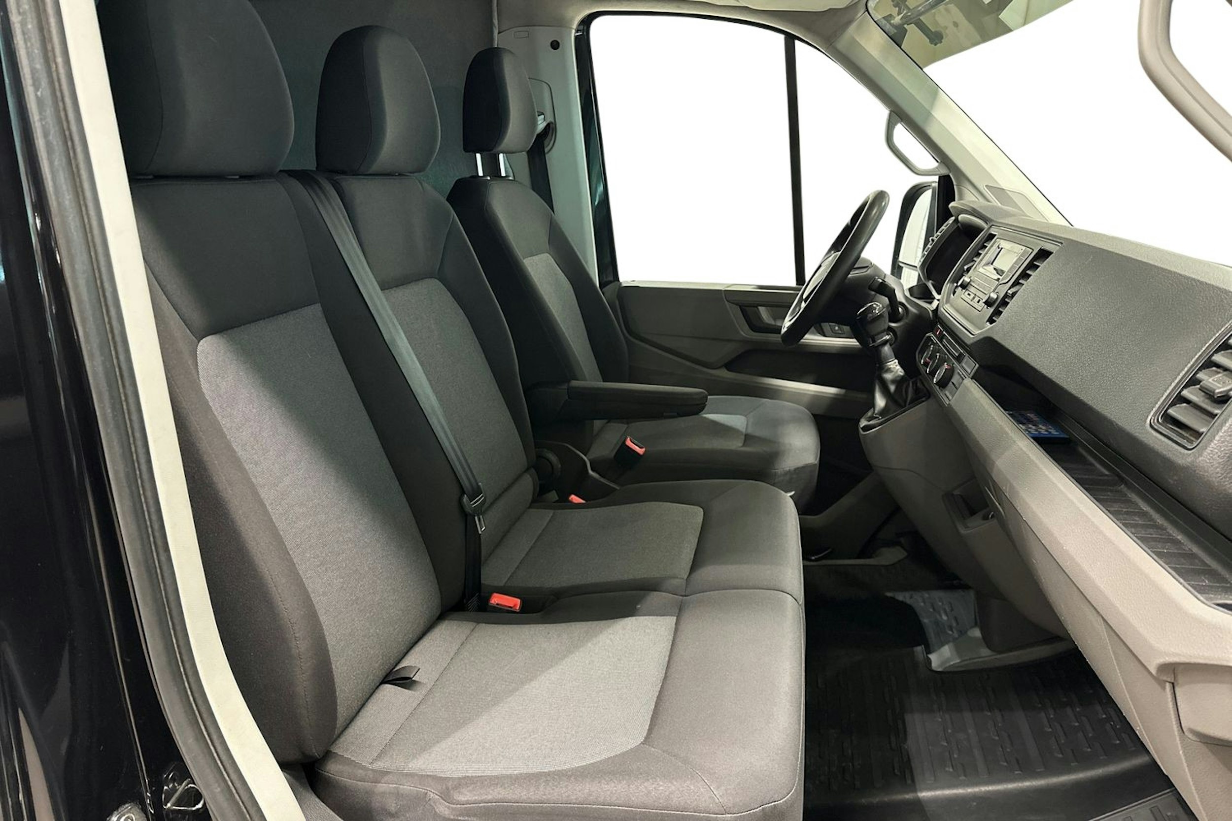 musta Volkswagen Crafter 2017 kuva 8.