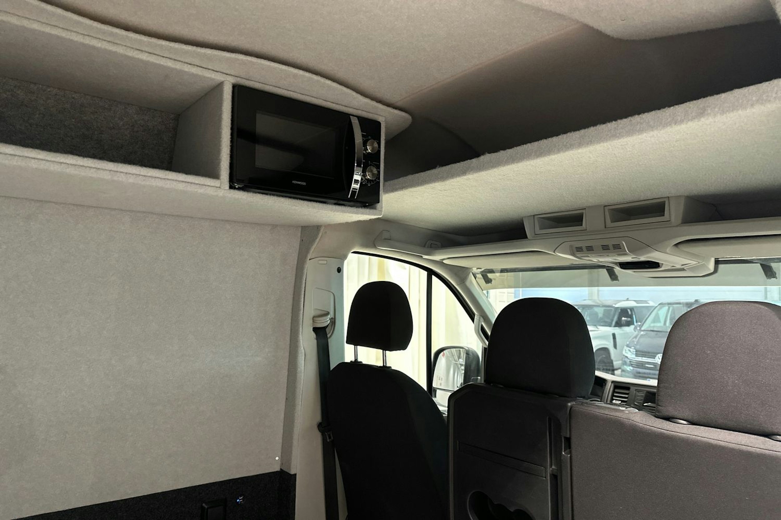musta Volkswagen Crafter 2017 kuva 11.