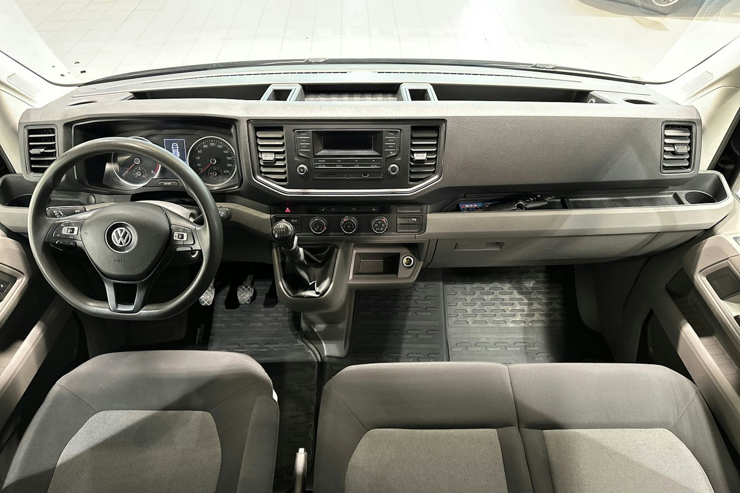musta Volkswagen Crafter 2017 kuva 12.