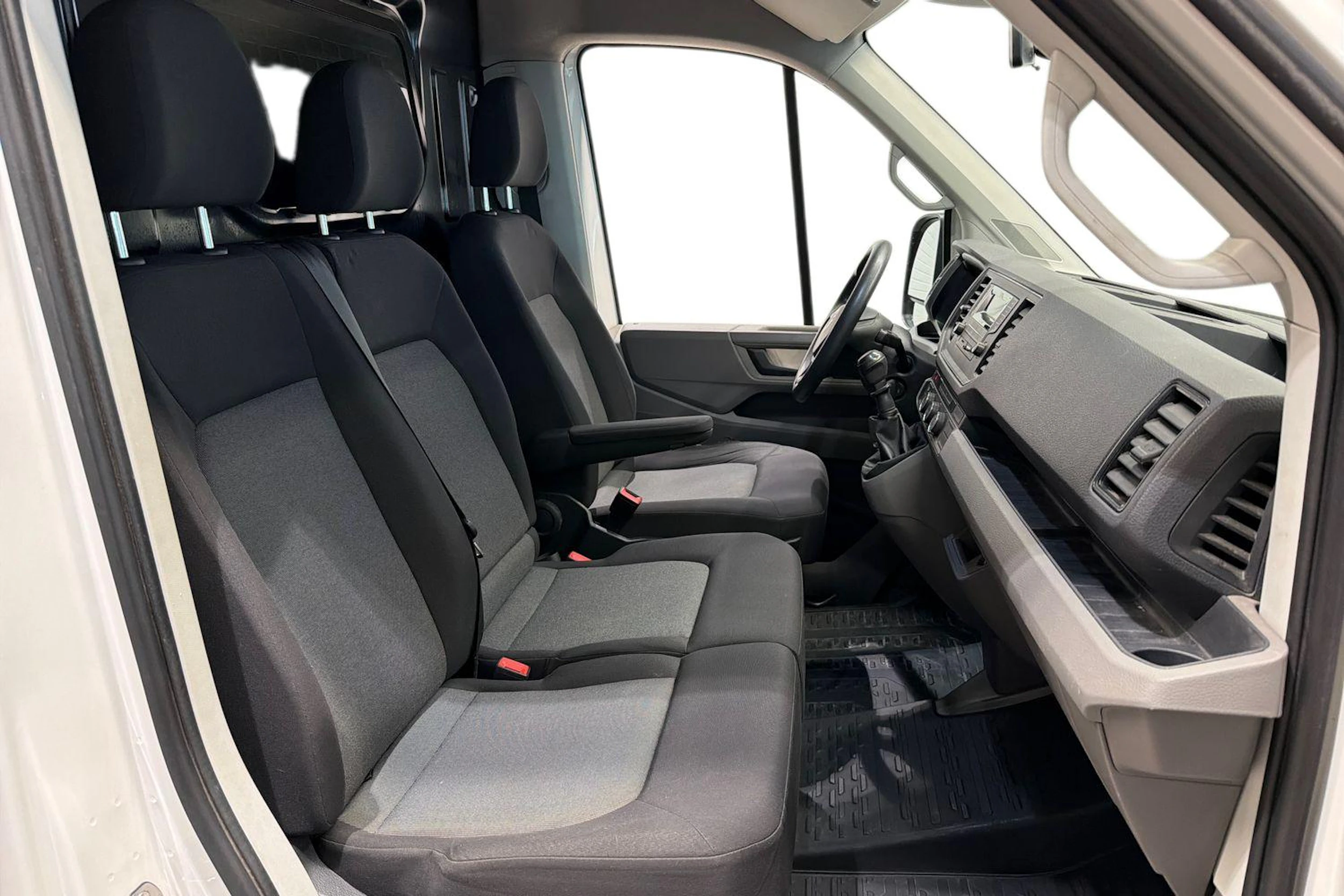 valkoinen Volkswagen Crafter 2017 kuva 11.