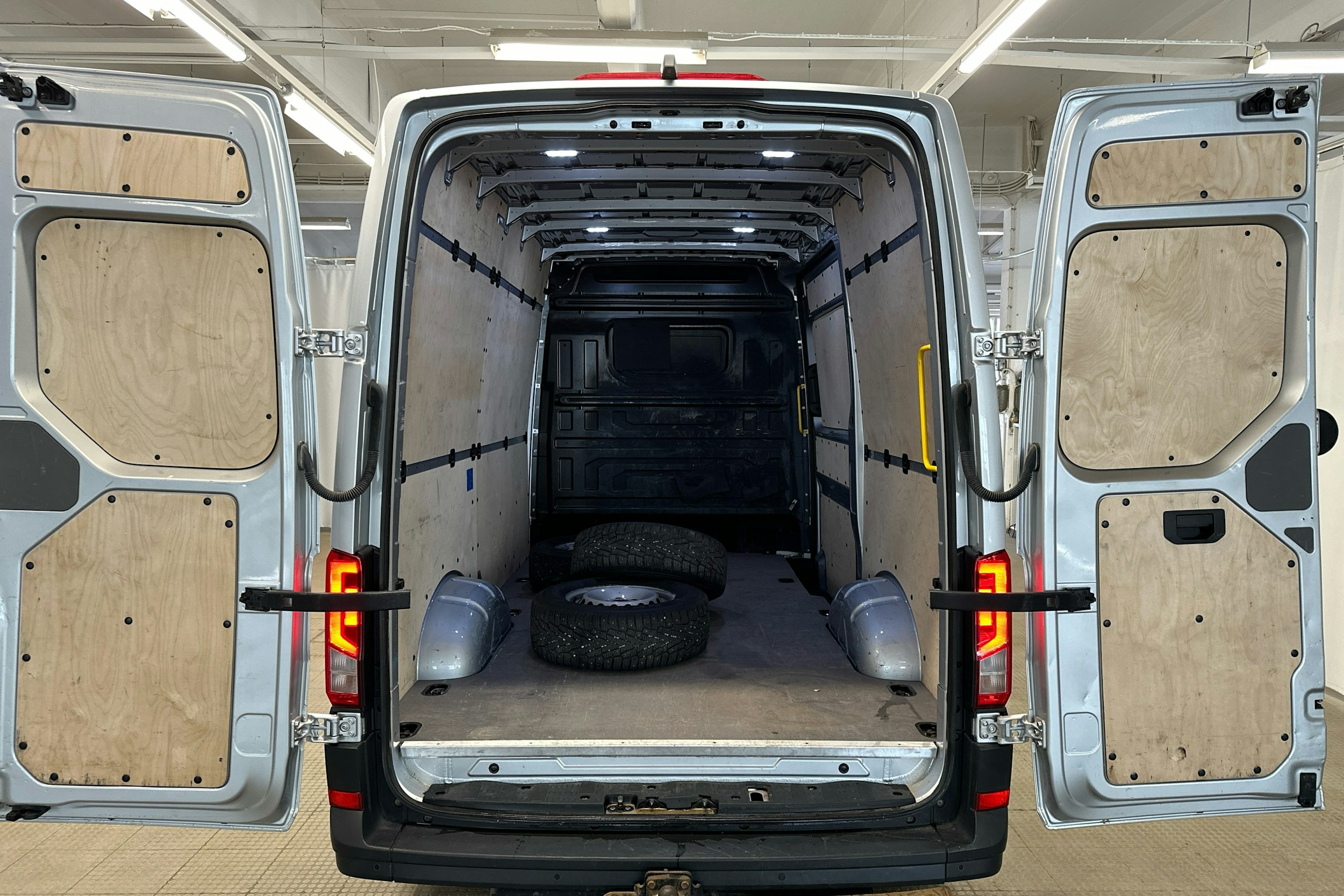 hopea Volkswagen Crafter 2018 kuva 18.