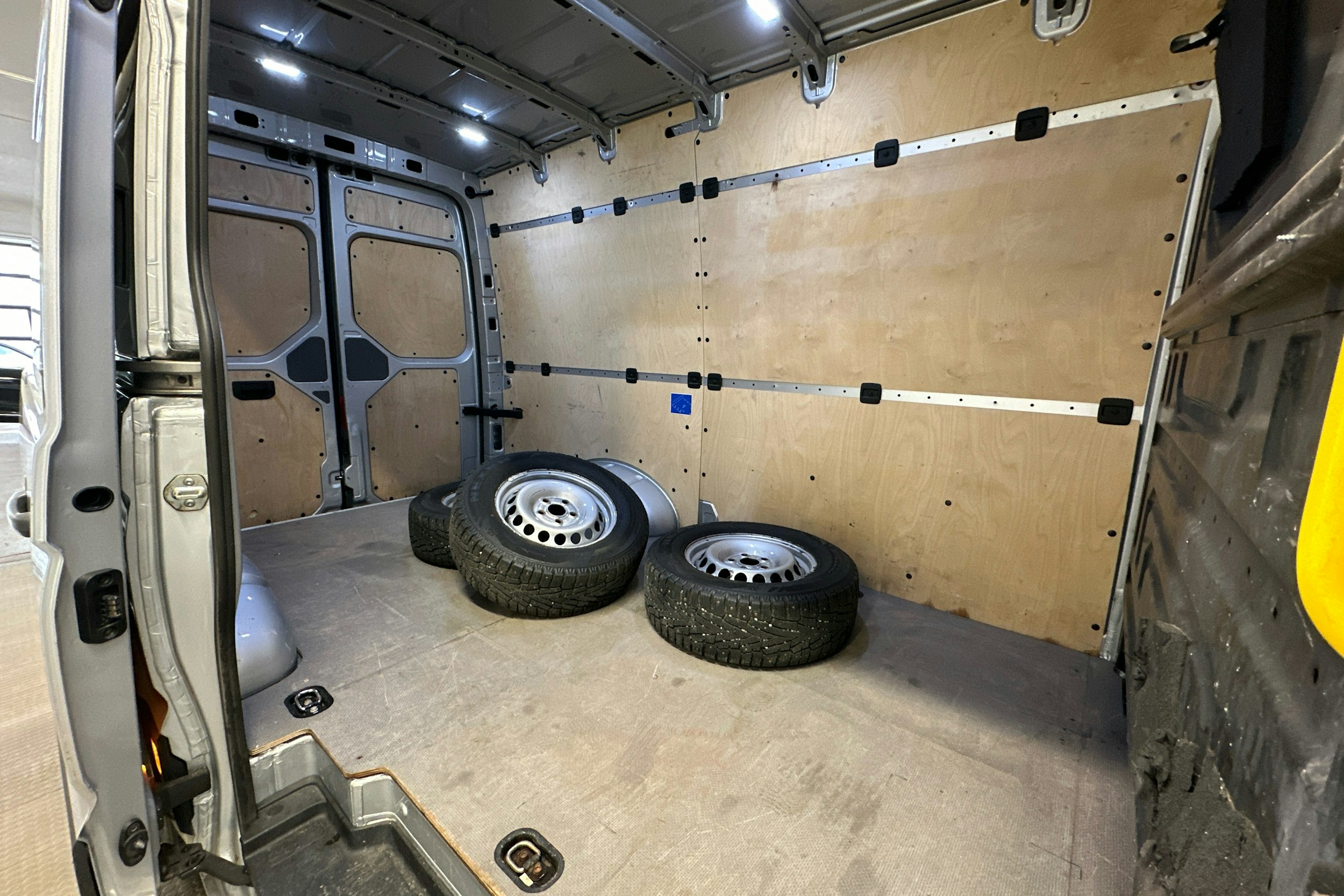 hopea Volkswagen Crafter 2018 kuva 19.