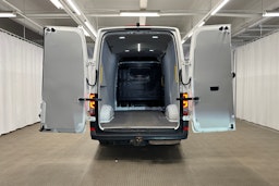 valkoinen Volkswagen Crafter 2018 kuva 10.