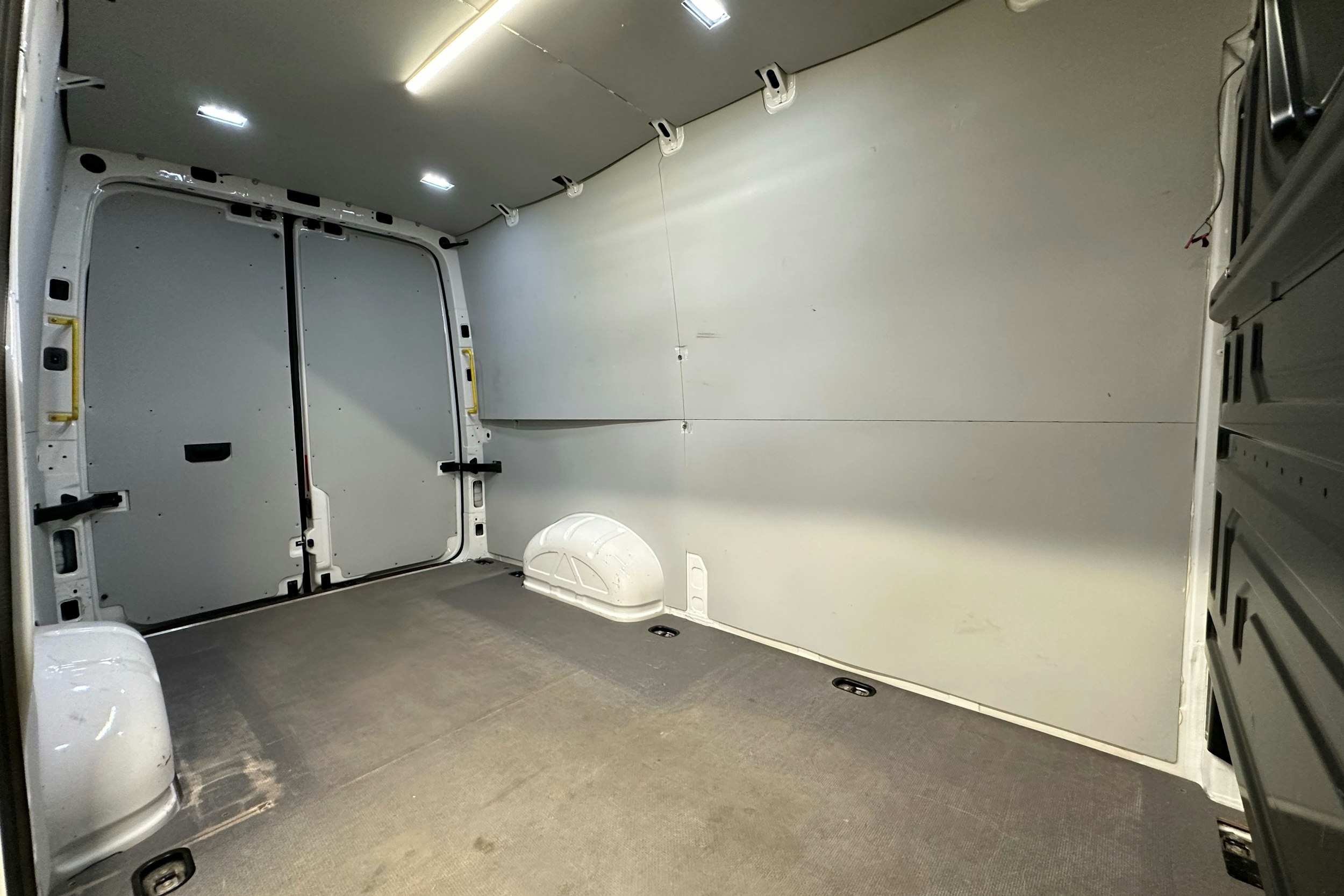 valkoinen Volkswagen Crafter 2018 kuva 11.