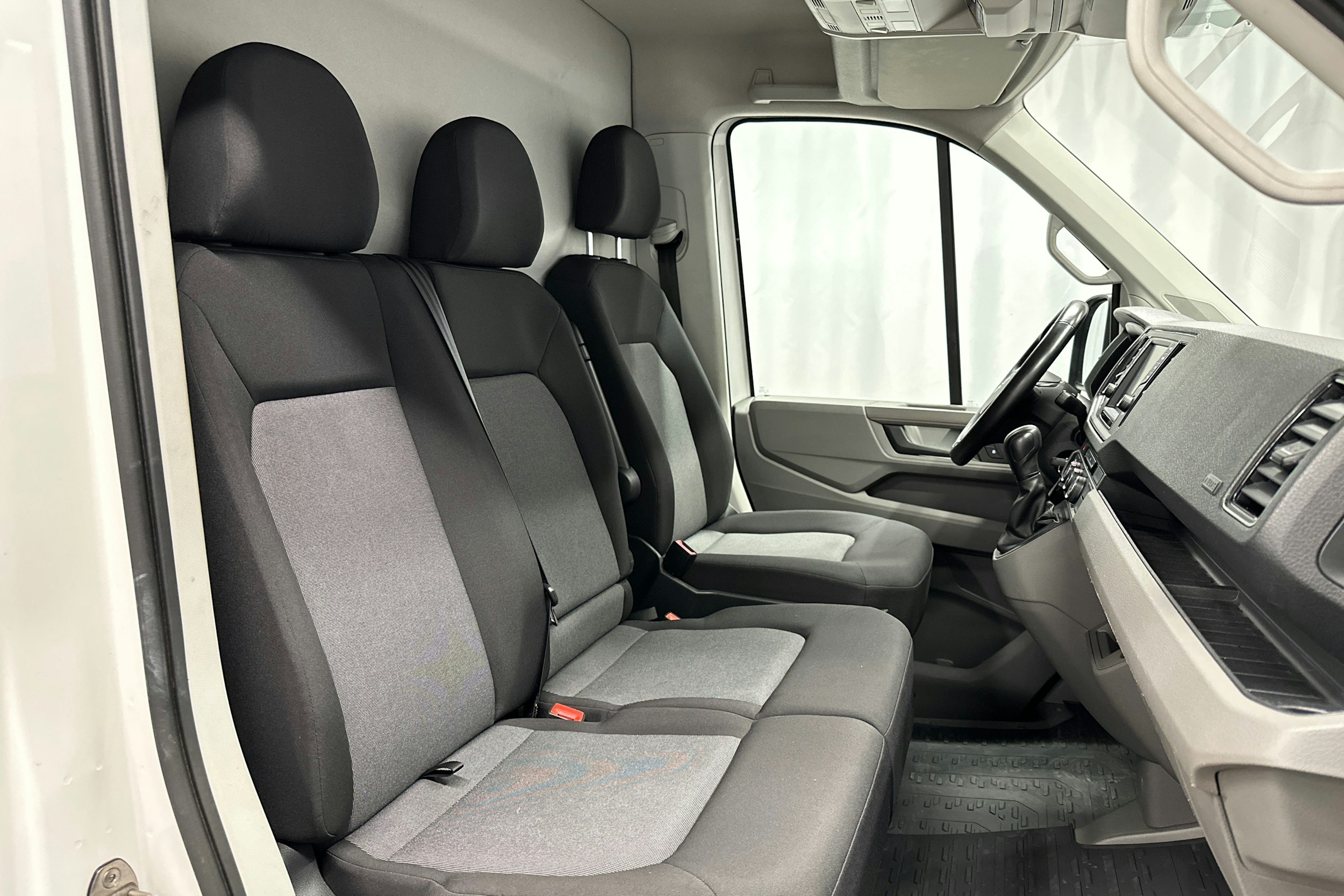 valkoinen Volkswagen Crafter 2018 kuva 12.