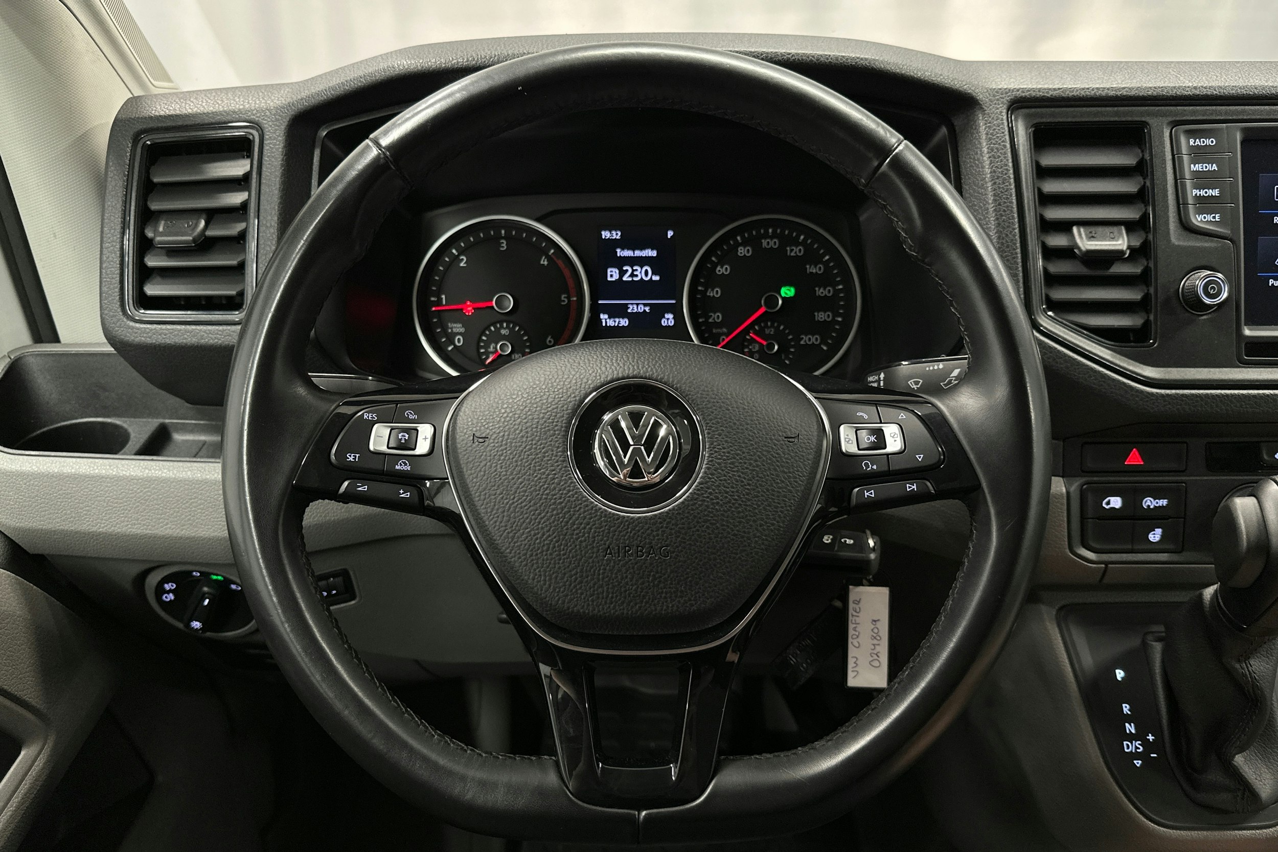 valkoinen Volkswagen Crafter 2018 kuva 13.
