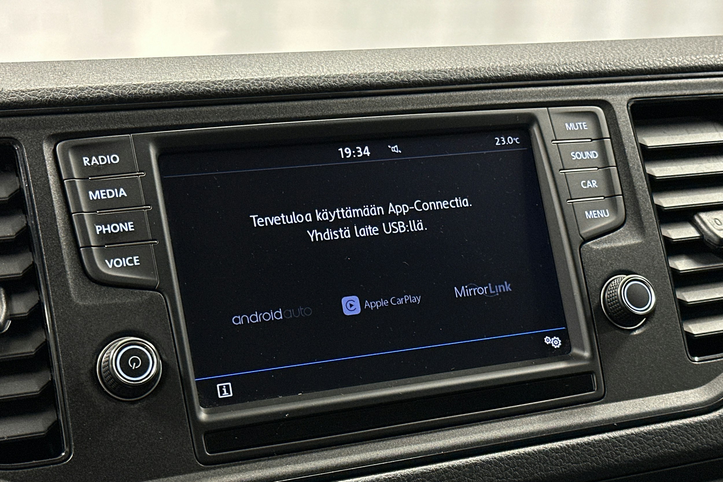 valkoinen Volkswagen Crafter 2018 kuva 17.