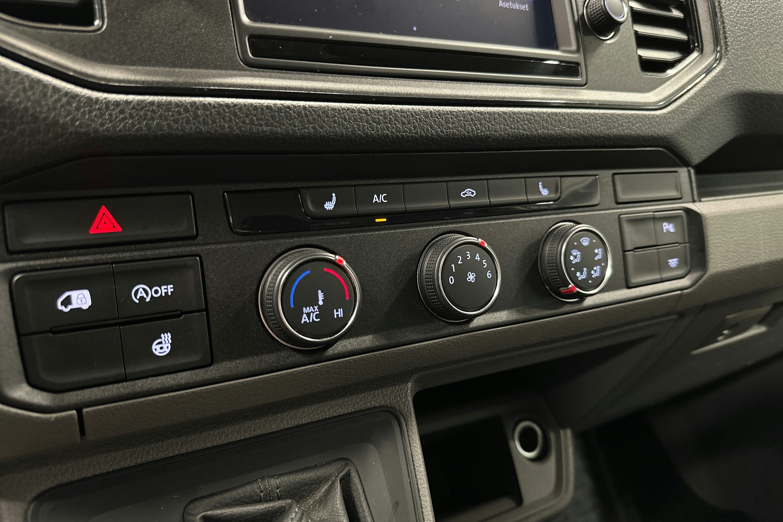 valkoinen Volkswagen Crafter 2018 kuva 23.