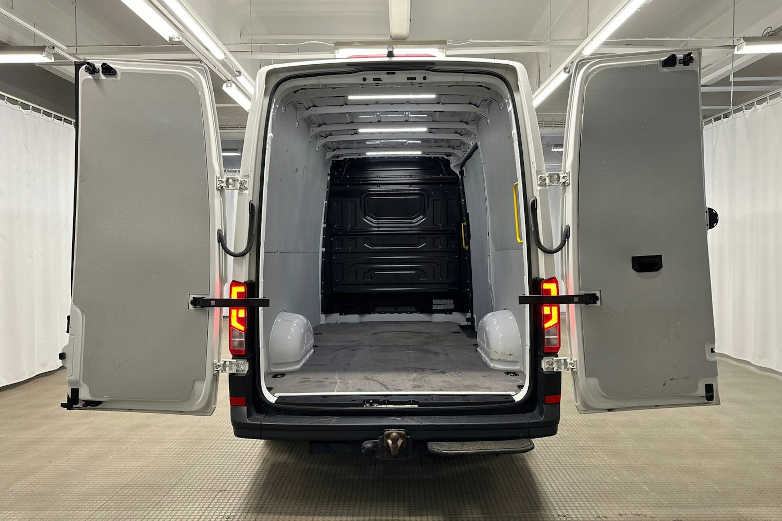 valkoinen Volkswagen Crafter 2018 kuva 9.