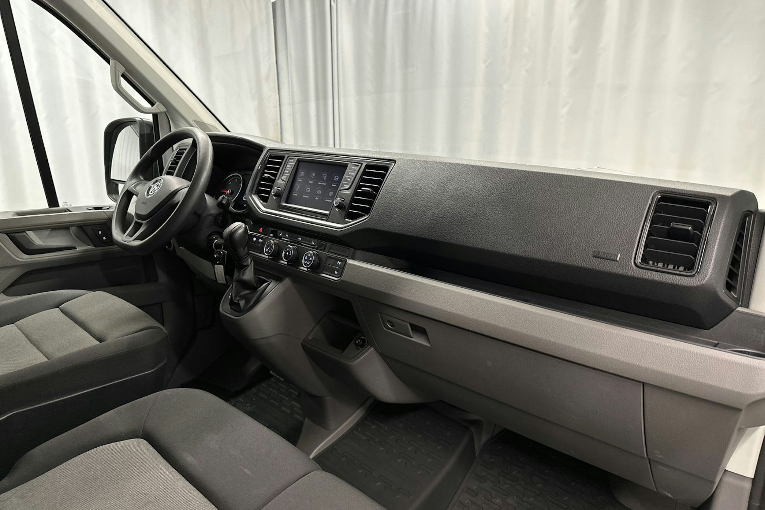 valkoinen Volkswagen Crafter 2018 kuva 15.