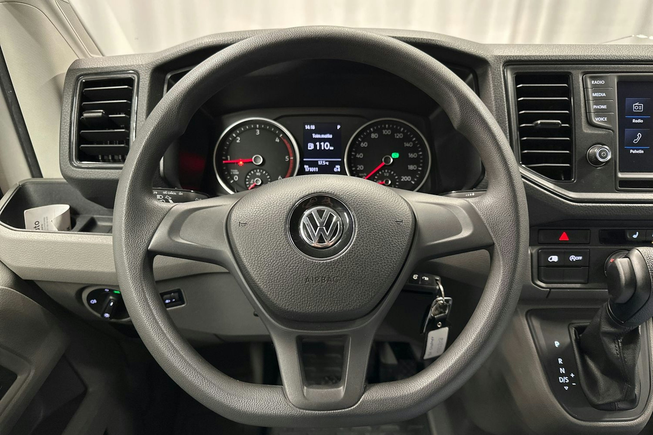 valkoinen Volkswagen Crafter 2018 kuva 16.