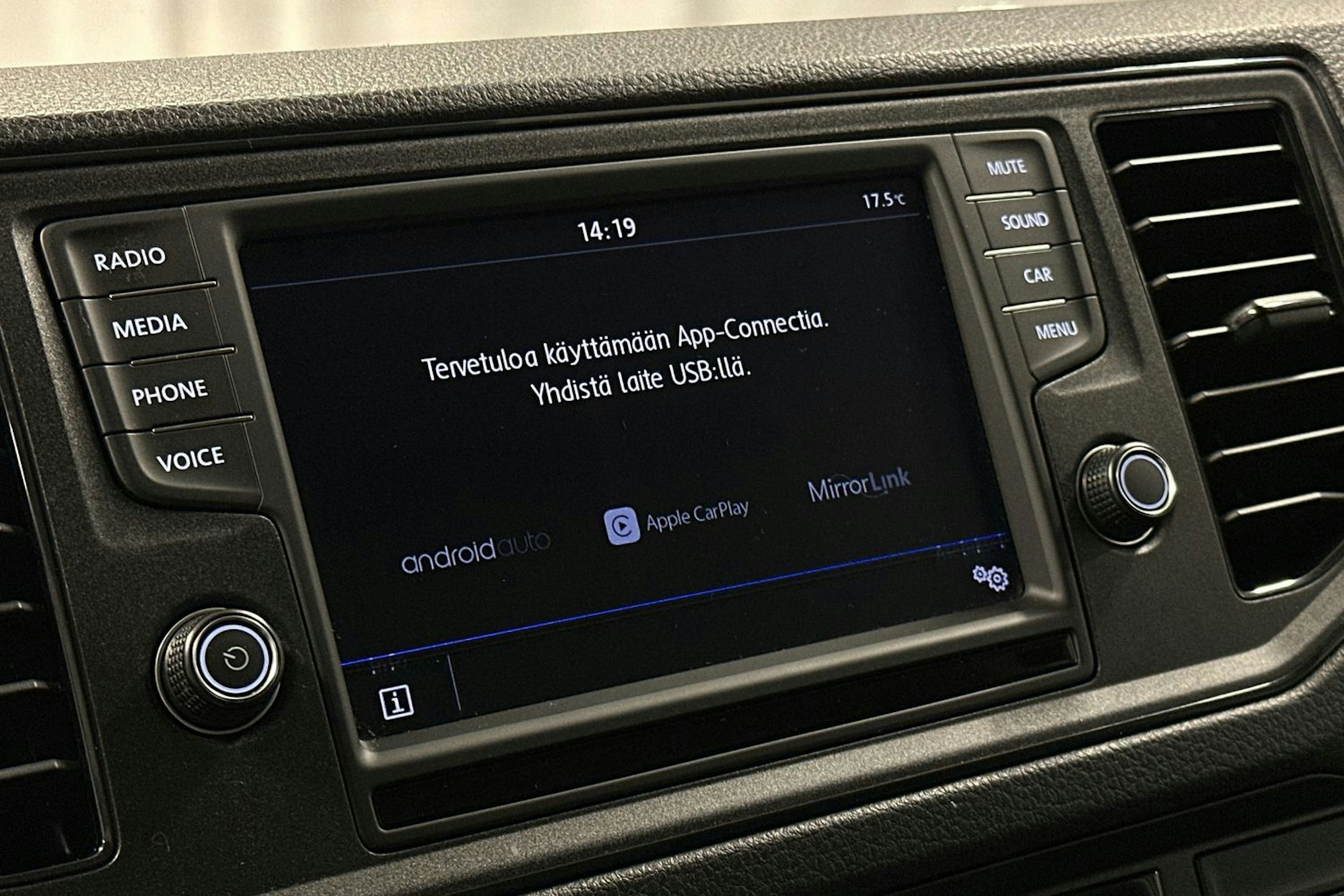 valkoinen Volkswagen Crafter 2018 kuva 19.