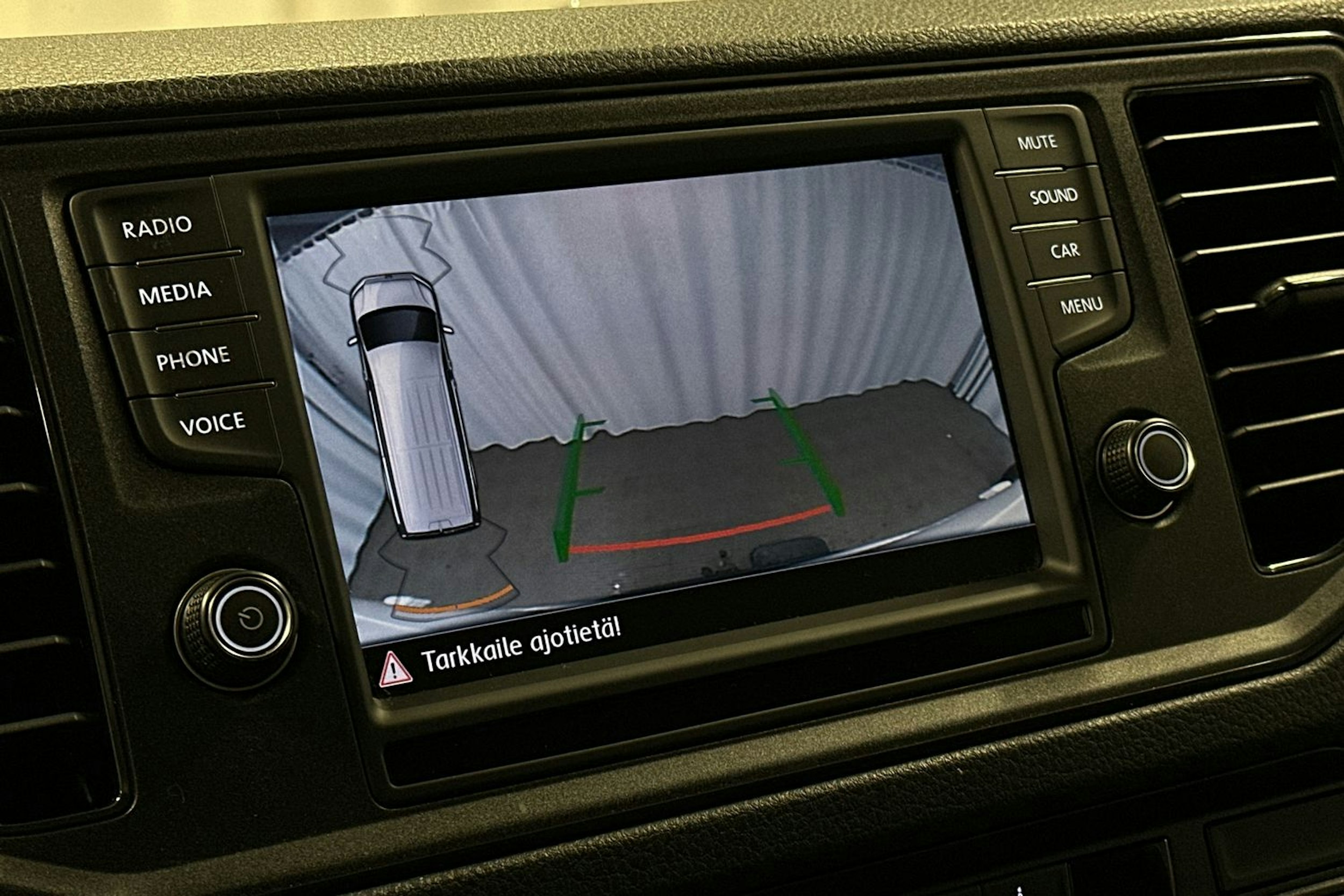 valkoinen Volkswagen Crafter 2018 kuva 21.