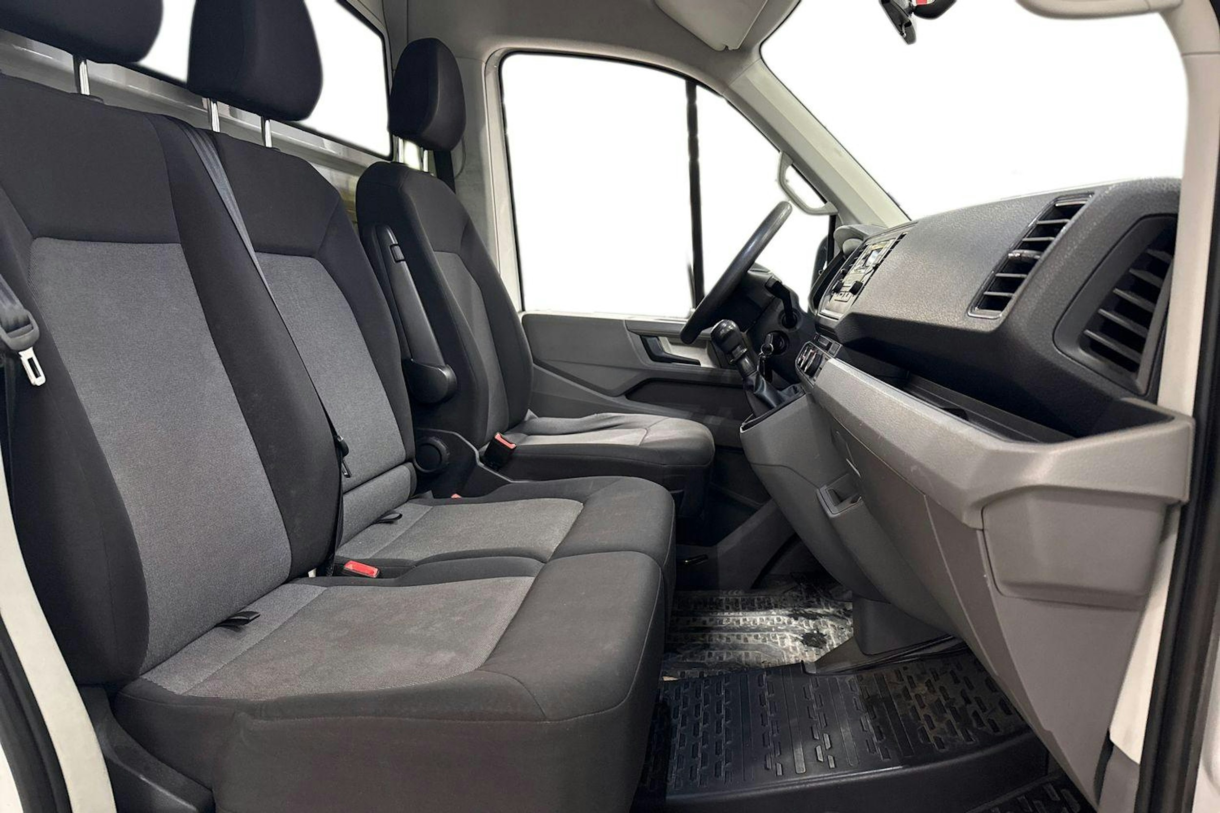 valkoinen Volkswagen Crafter 2018 kuva 11.