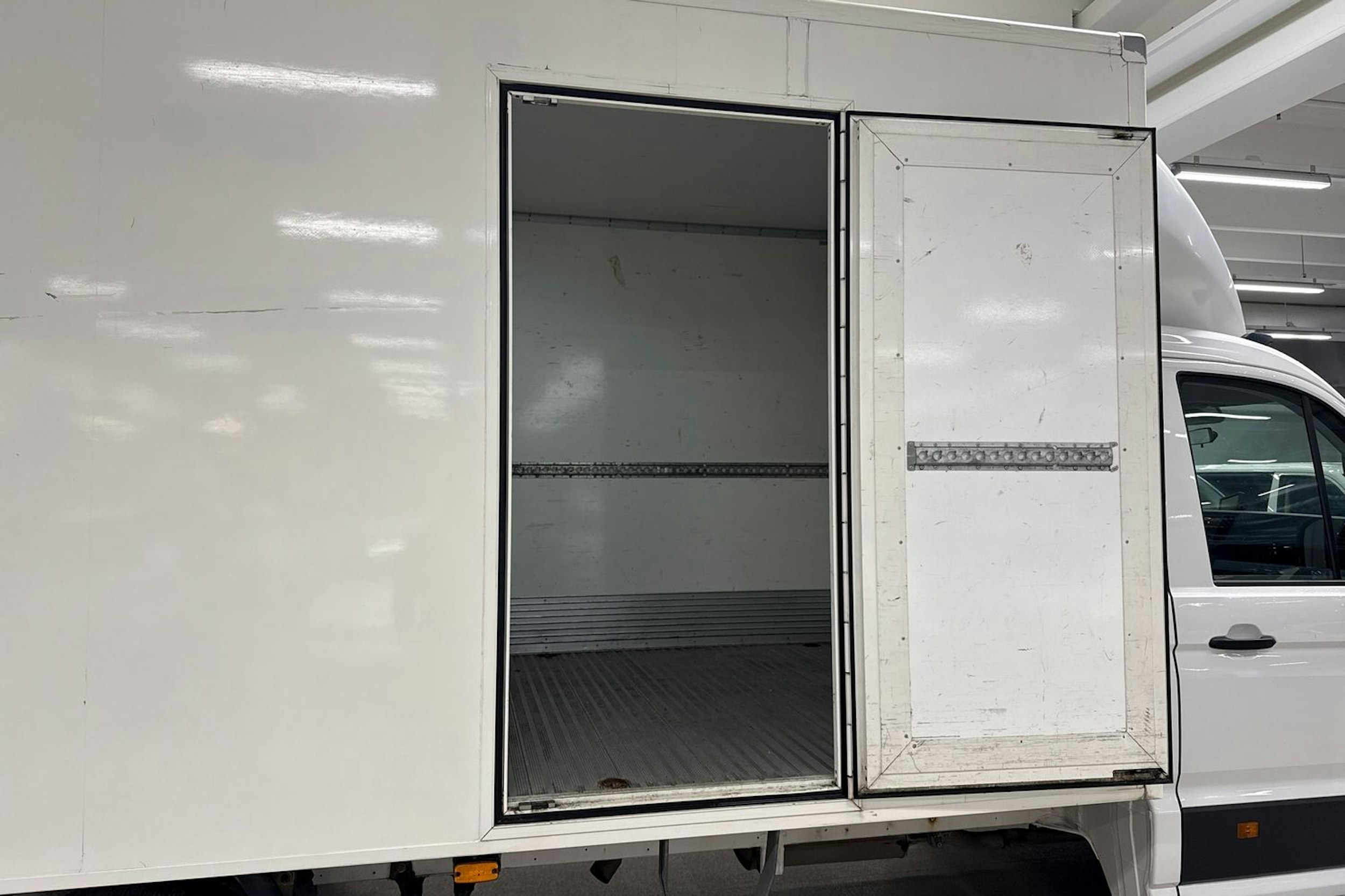 valkoinen Volkswagen Crafter 2018 kuva 13.