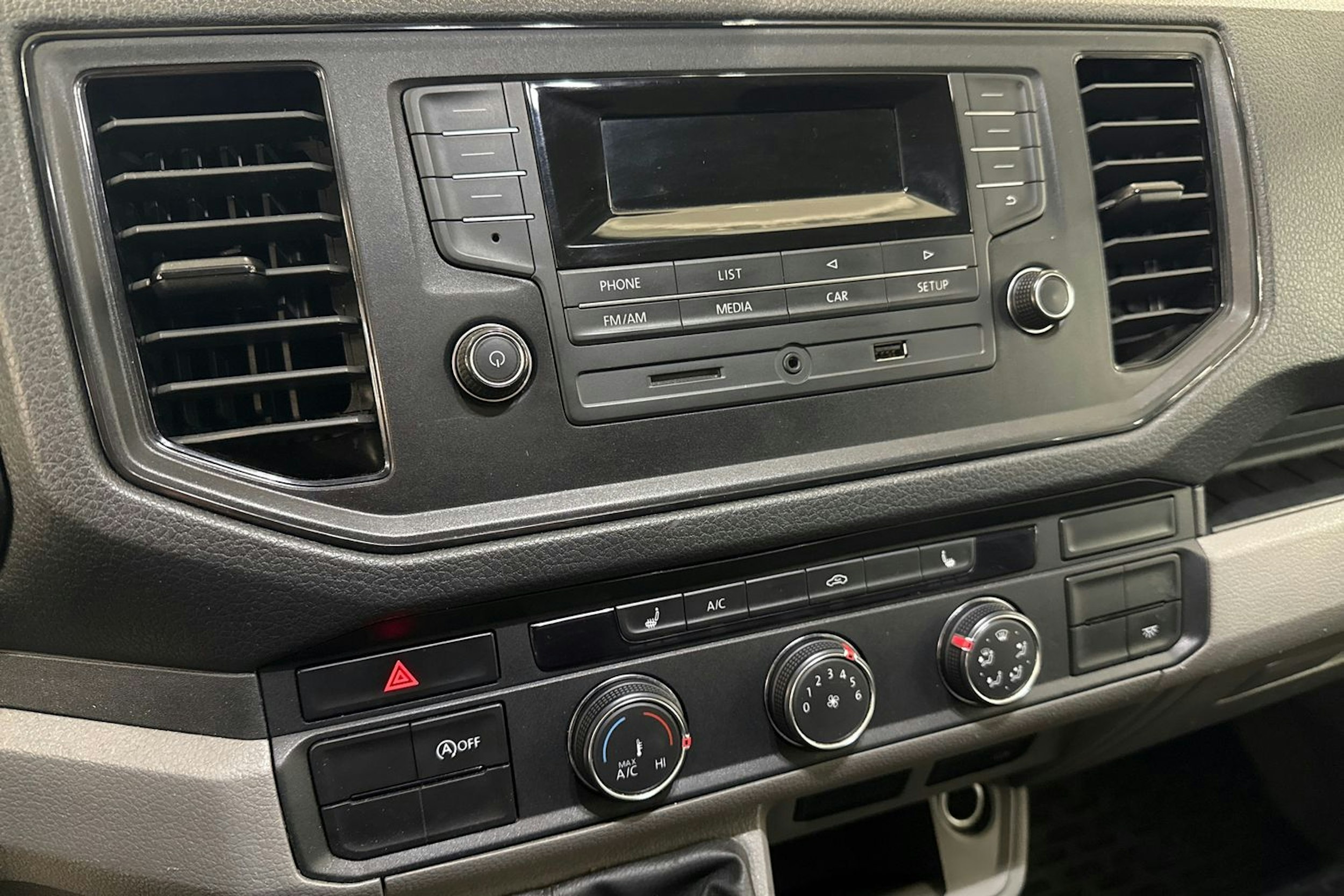 valkoinen Volkswagen Crafter 2018 kuva 19.