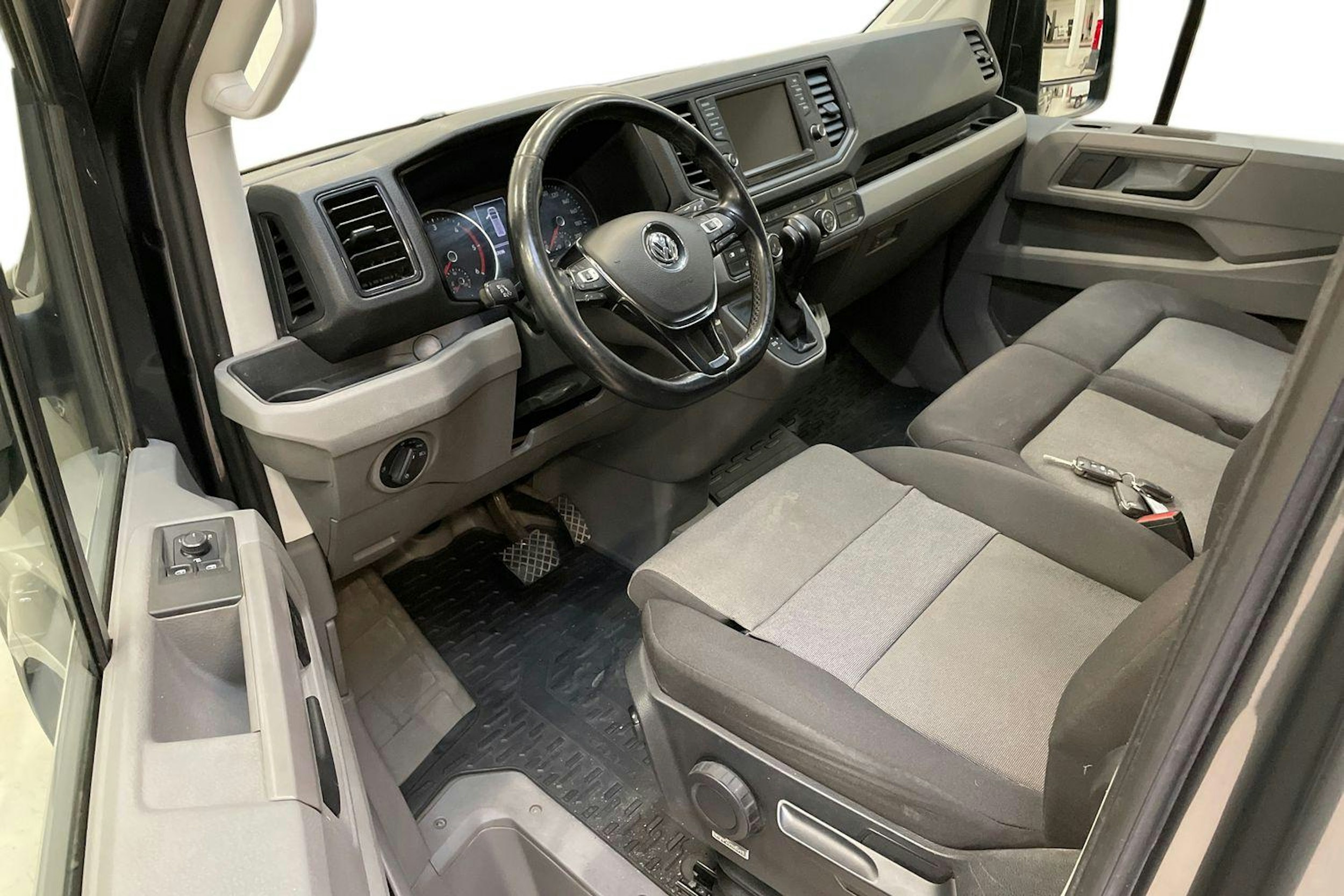 harmaa Volkswagen Crafter 2018 kuva 6.