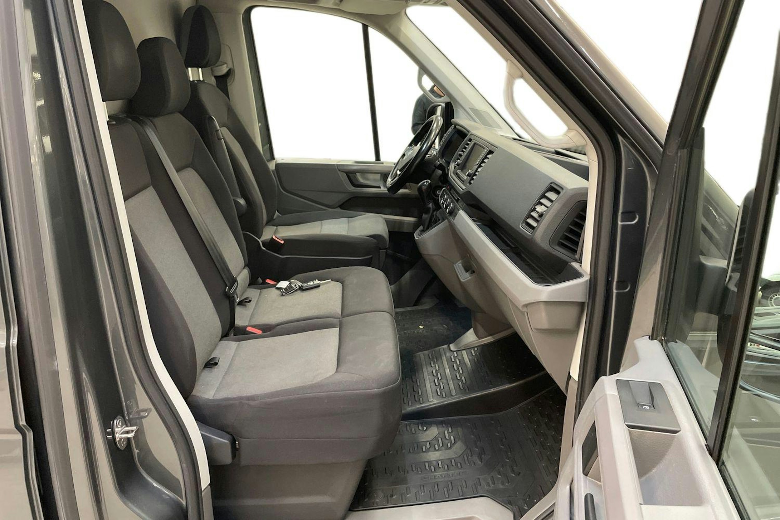 harmaa Volkswagen Crafter 2018 kuva 8.