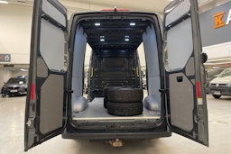 harmaa Volkswagen Crafter 2018 kuva 15.