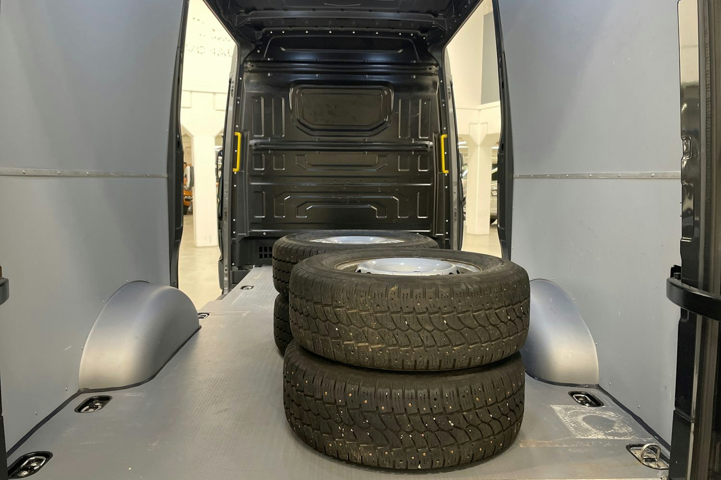 harmaa Volkswagen Crafter 2018 kuva 16.