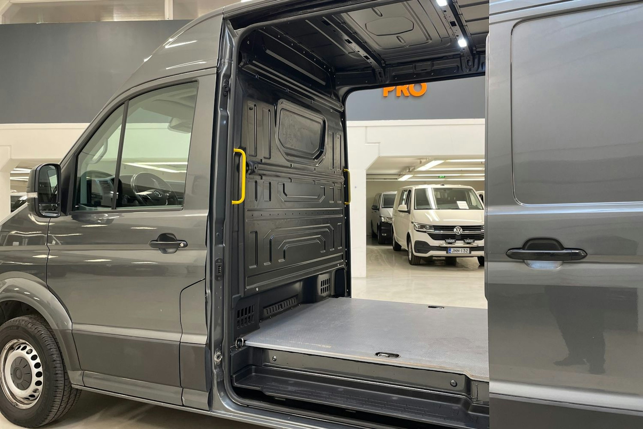 harmaa Volkswagen Crafter 2018 kuva 18.