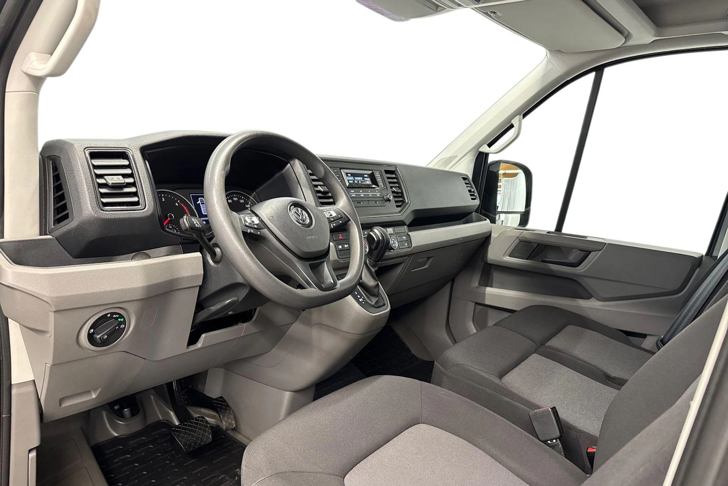 harmaa Volkswagen Crafter 2018 kuva 8.