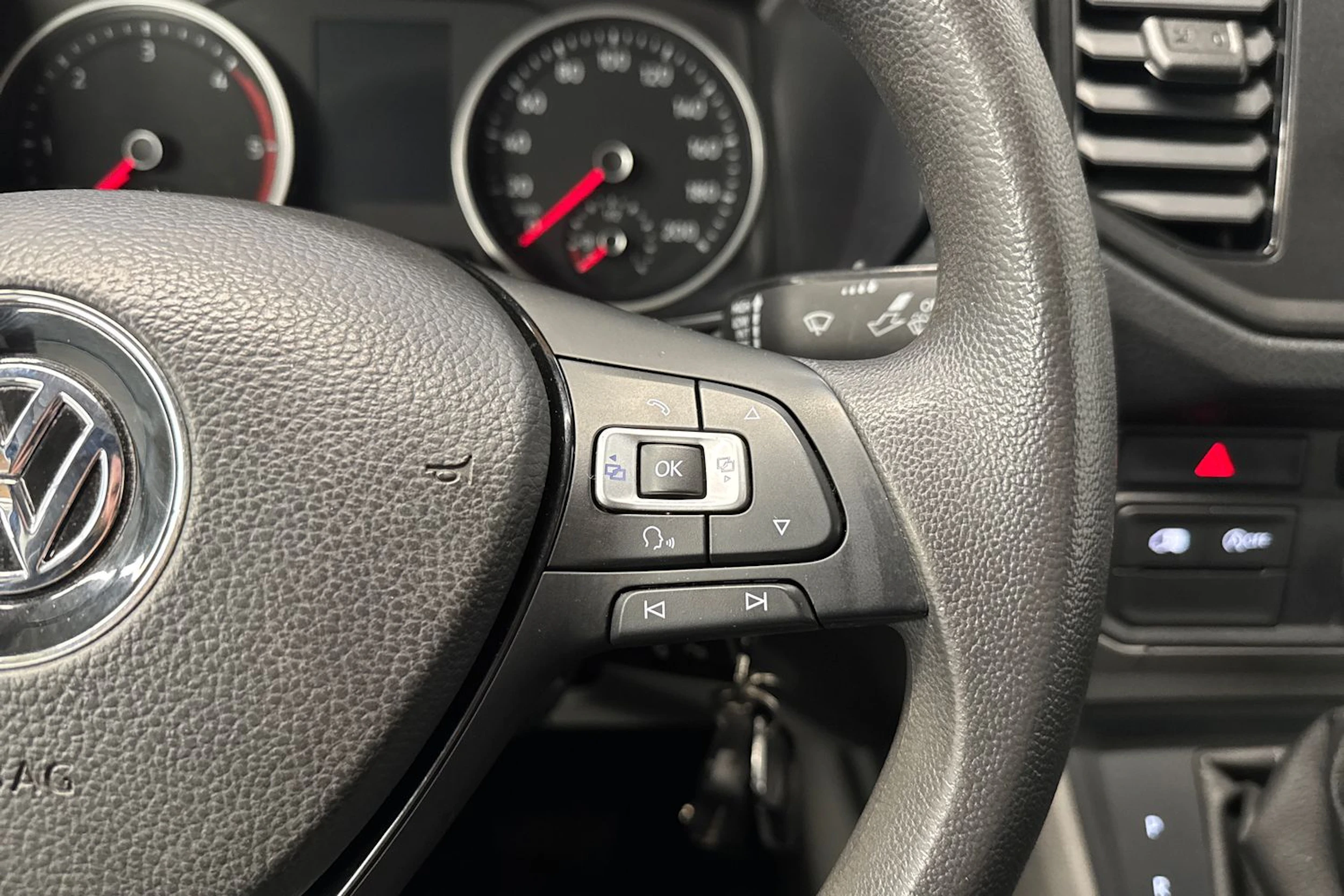 harmaa Volkswagen Crafter 2018 kuva 16.