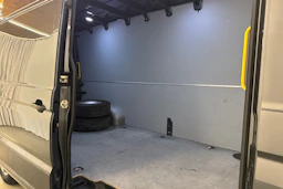 harmaa Volkswagen Crafter 2018 kuva 22.