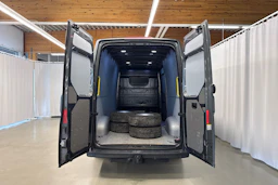 harmaa Volkswagen Crafter 2018 kuva 23.