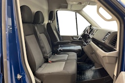 sininen Volkswagen Crafter 2018 kuva 8.