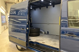 sininen Volkswagen Crafter 2018 kuva 10.